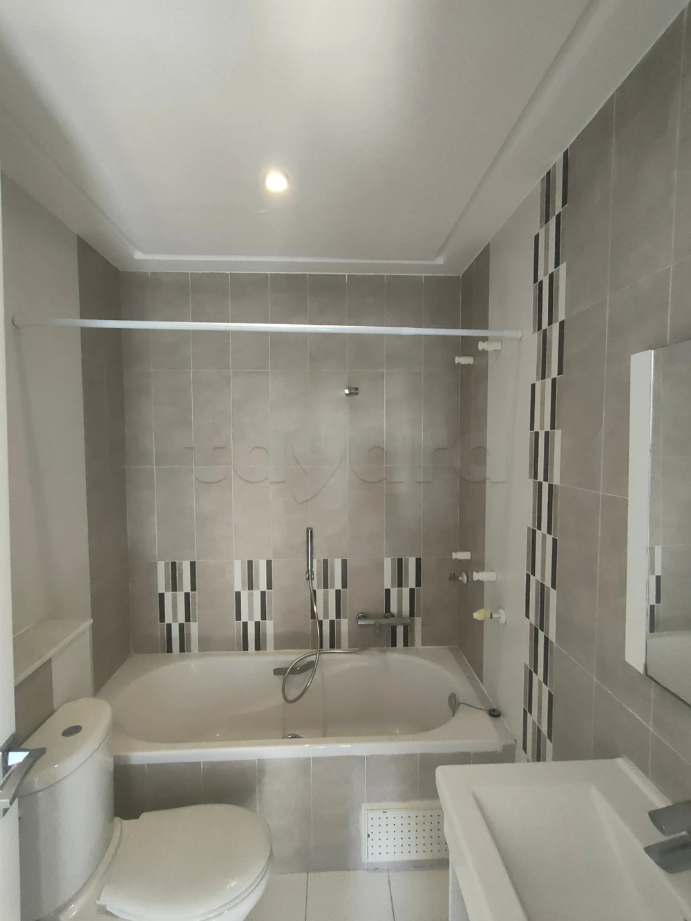 Raoued&nbsp;Cite Ennkhilet&nbsp;Location&nbsp;Appart. 1 pi�ce&nbsp;Bel apt enkhilet