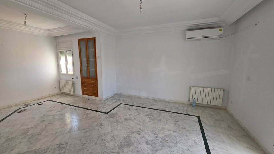 Mnihla&nbsp;Jardins d'el Menzah&nbsp;Location&nbsp;Appart. 5 pi�ces+&nbsp;Un �tage de villa s4 � jardins menzah 2