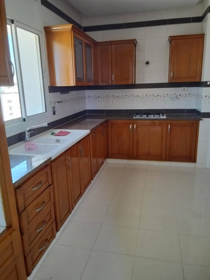 Mnihla&nbsp;Jardins d'el Menzah&nbsp;Location&nbsp;Appart. 5 pi�ces+&nbsp;Un �tage de villa s4 � jardins menzah 2