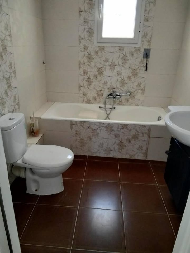 Mnihla&nbsp;Jardins d'el Menzah&nbsp;Location&nbsp;Appart. 5 pi�ces+&nbsp;Un �tage de villa s4 � jardins menzah 2