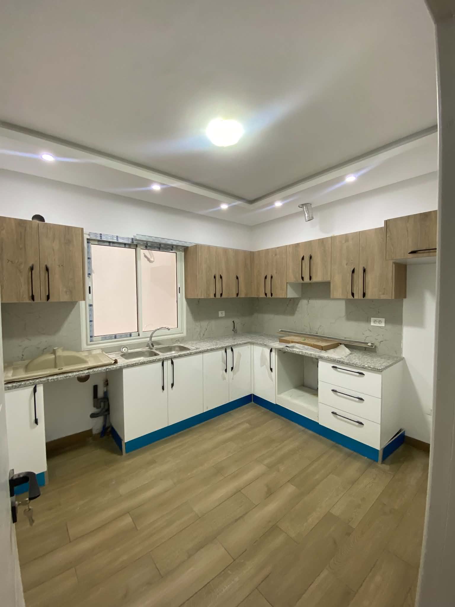 La Marsa&nbsp;Cite Bhar Lazreg&nbsp;Location&nbsp;Appart. 2 pi�ces&nbsp;Des s plus 2 neuf bureautiques