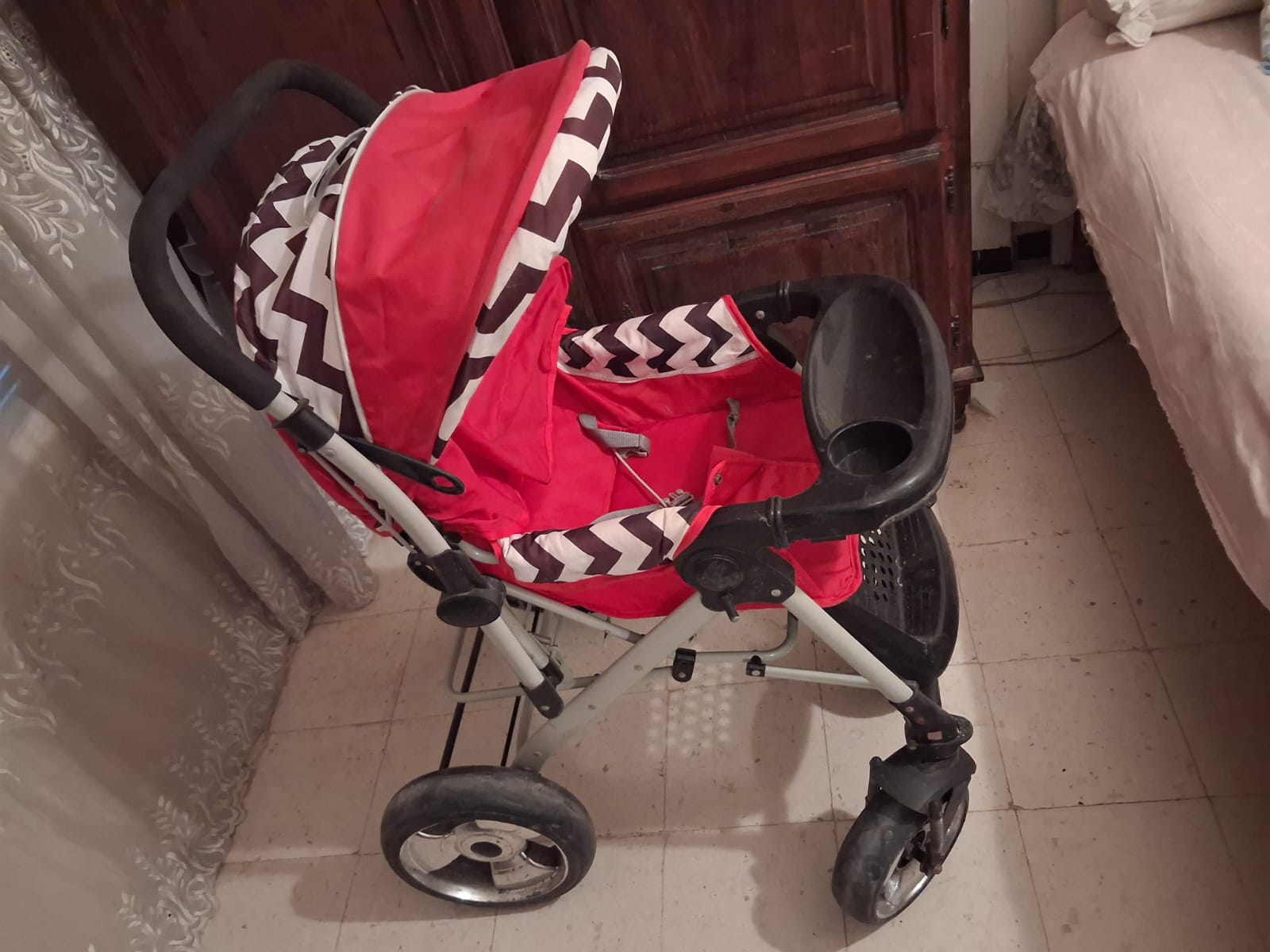 Nouvelle Medina&nbsp;El Yasminette&nbsp;S�curit� du b�b�&nbsp;Autre&nbsp;Poussette b�b� rouge