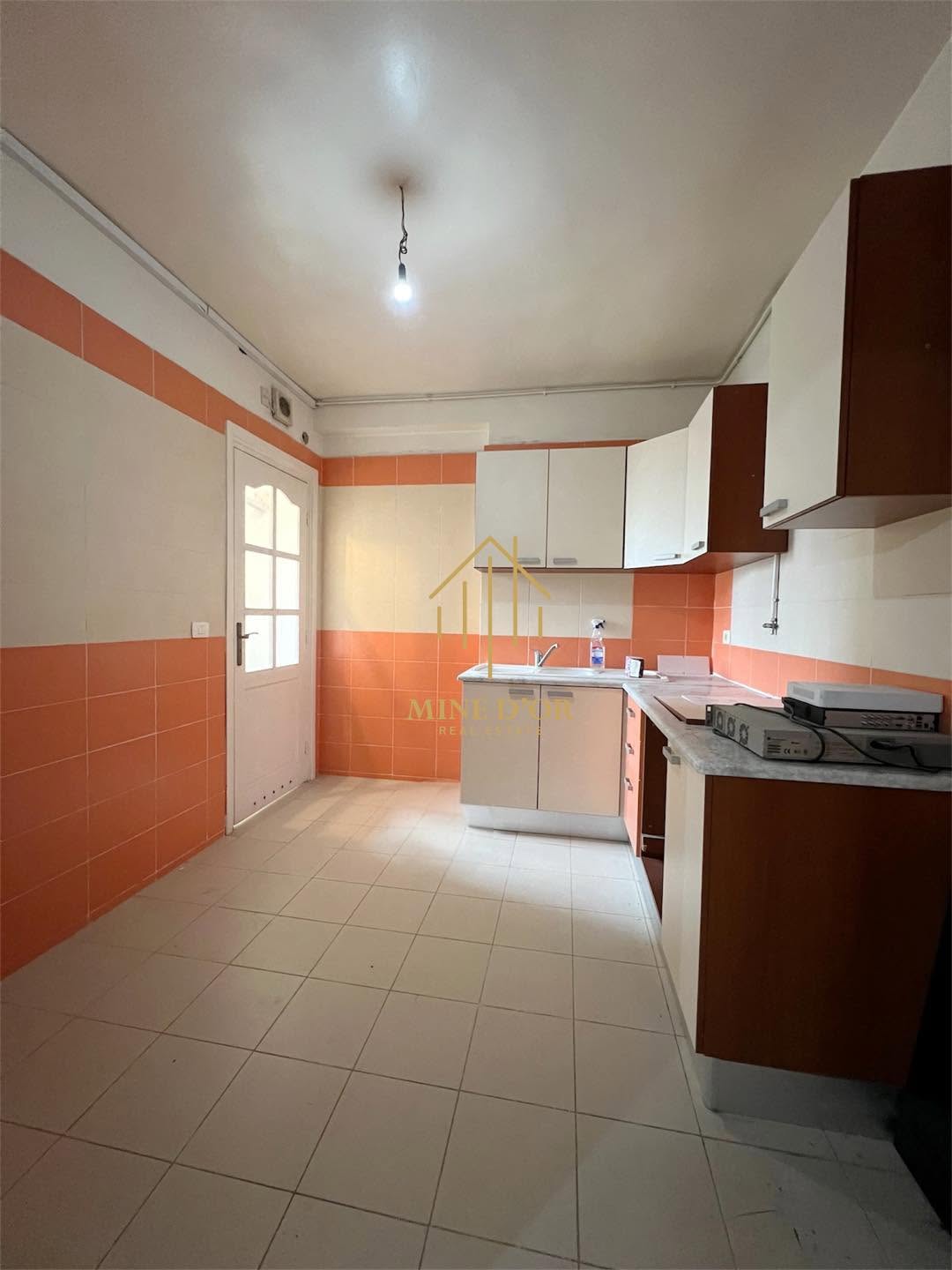 Cite El Khadra&nbsp;Zone urbaine nord&nbsp;Bureaux & Commerces&nbsp;Bureau&nbsp;Bureau en 5 espaces au centre urbain nord