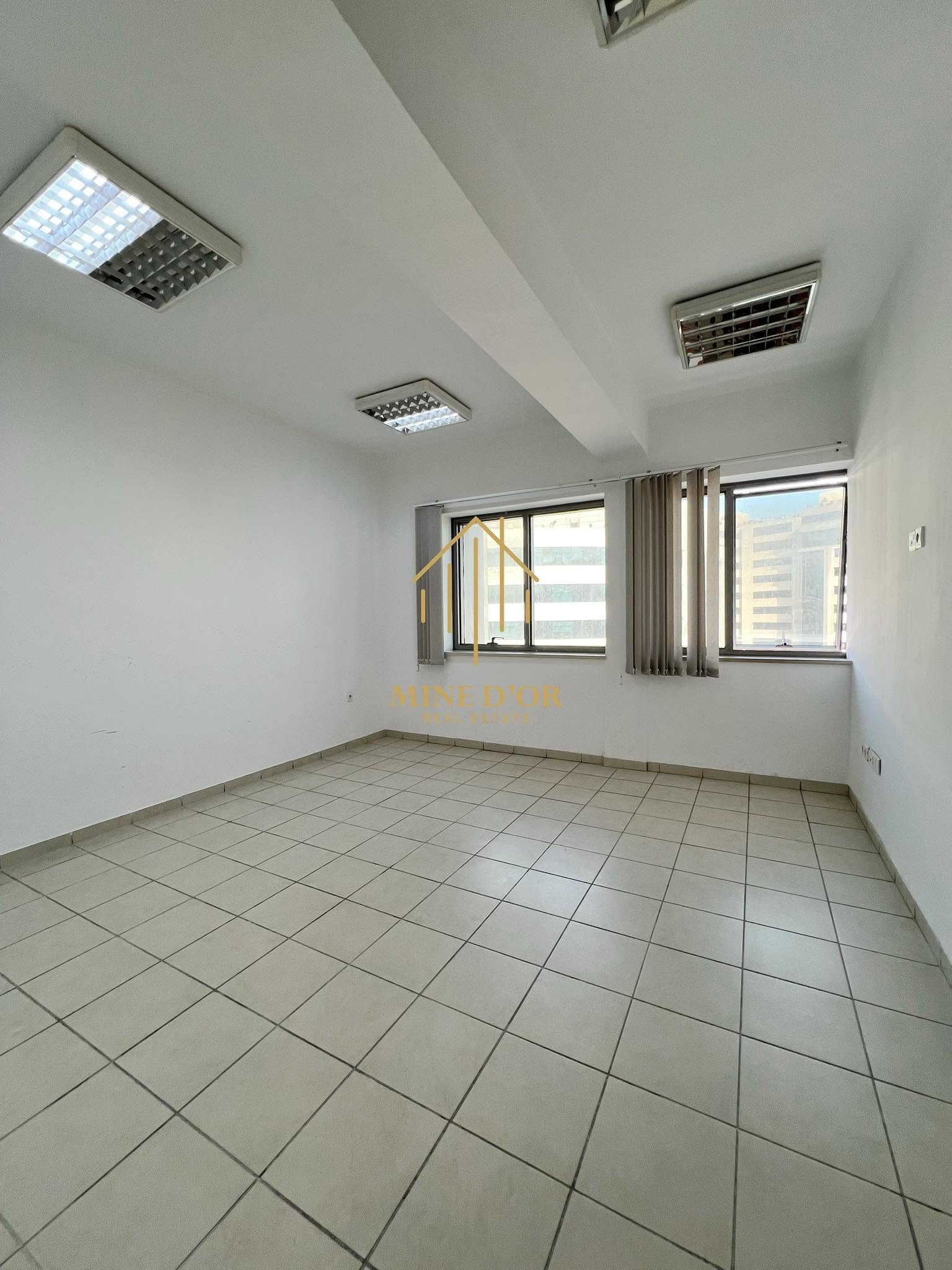Cite El Khadra&nbsp;Zone urbaine nord&nbsp;Bureaux & Commerces&nbsp;Bureau&nbsp;Bureau h2 au centre urbain nord