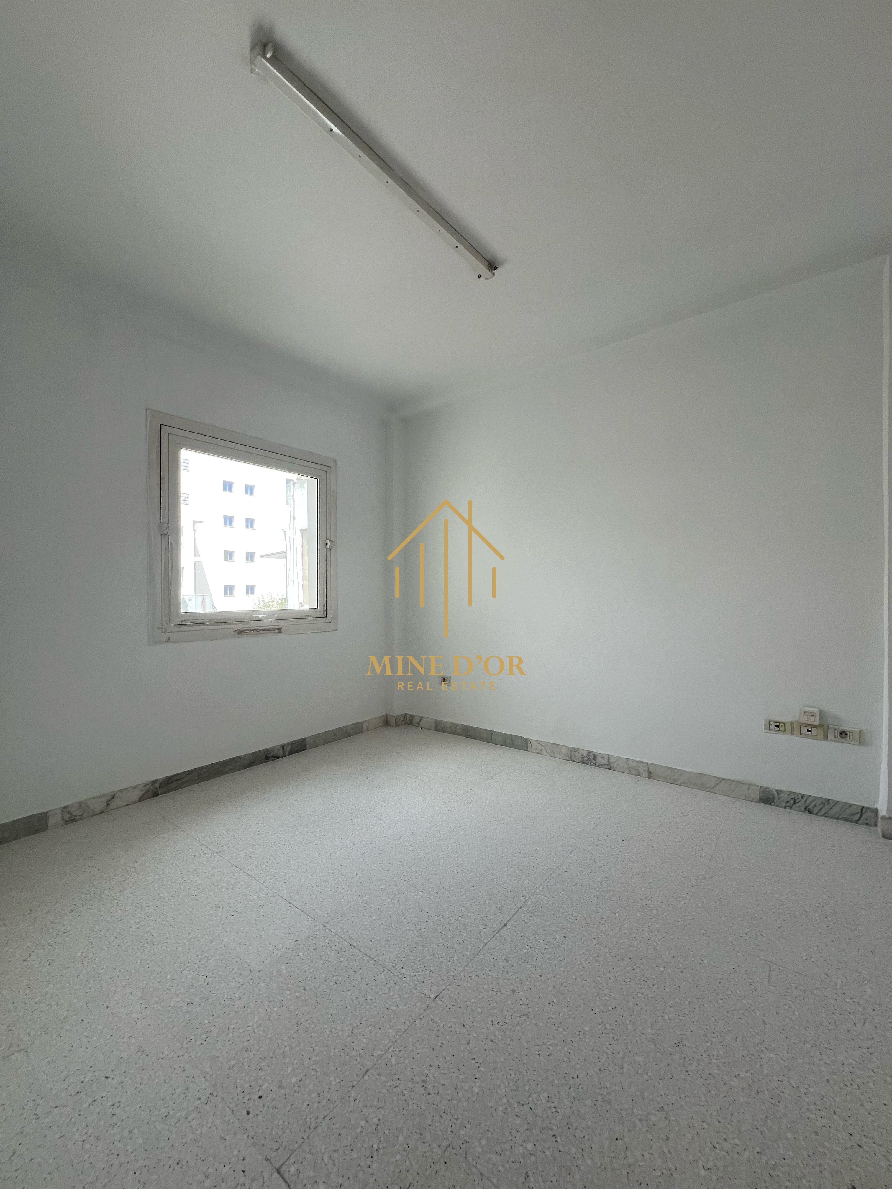Bab Bhar&nbsp;Montplaisir&nbsp;Bureaux & Commerces&nbsp;Bureau&nbsp;Bureau h4 sur art�re principale � montplaisir