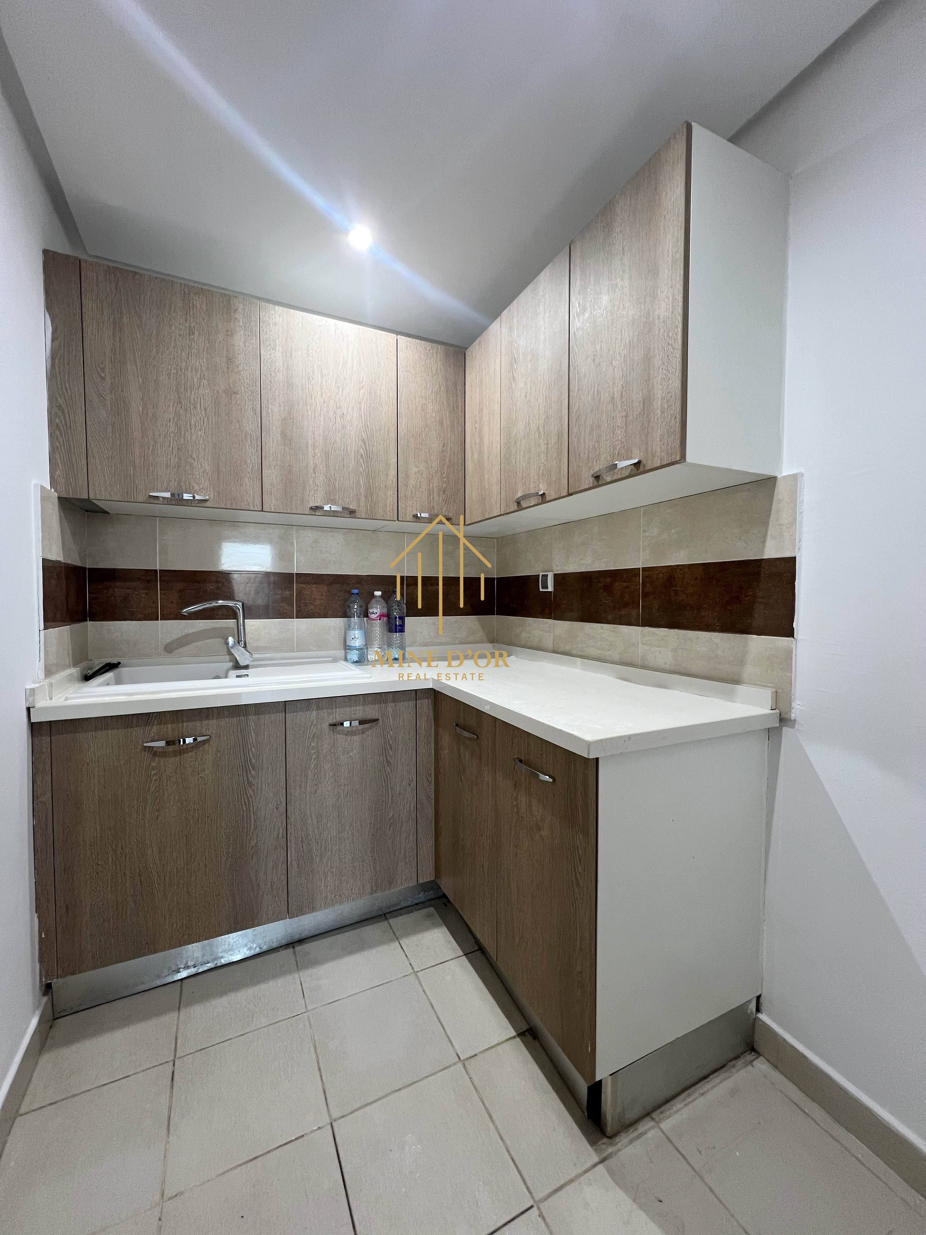 Cite El Khadra&nbsp;Zone urbaine nord&nbsp;Bureaux & Commerces&nbsp;Bureau&nbsp;Bureau h3 avec vue d�gag� au centre urbain