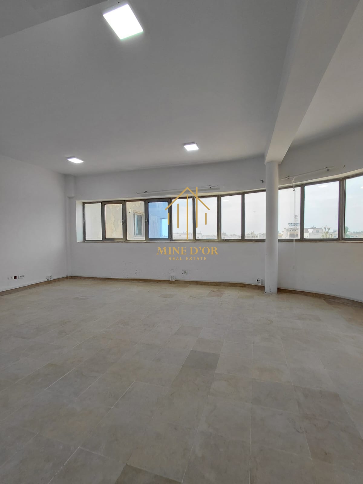Bab Bhar&nbsp;Montplaisir&nbsp;Bureaux & Commerces&nbsp;Bureau&nbsp;Plateau 190m avec vue d�gag� � montplaisir