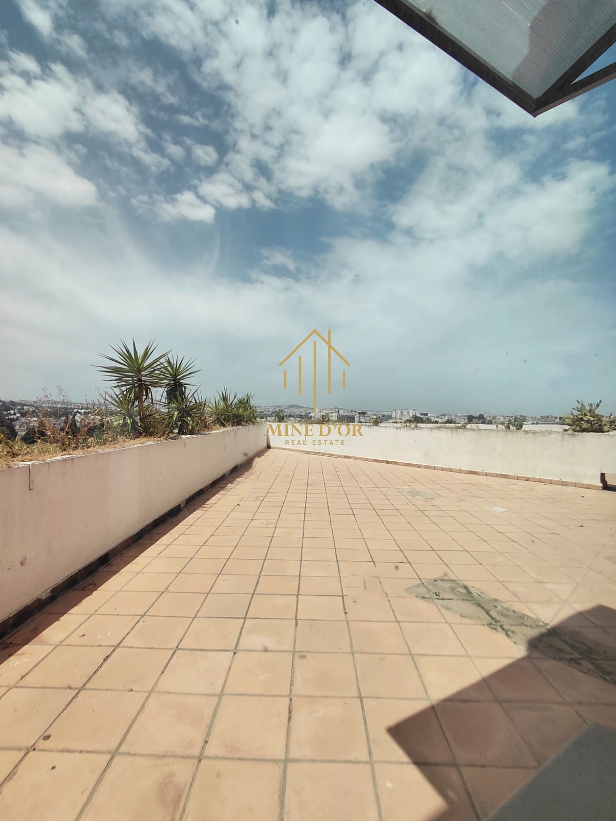 Bab Bhar&nbsp;Montplaisir&nbsp;Bureaux & Commerces&nbsp;Bureau&nbsp;Plateau 190m avec vue d�gag� � montplaisir