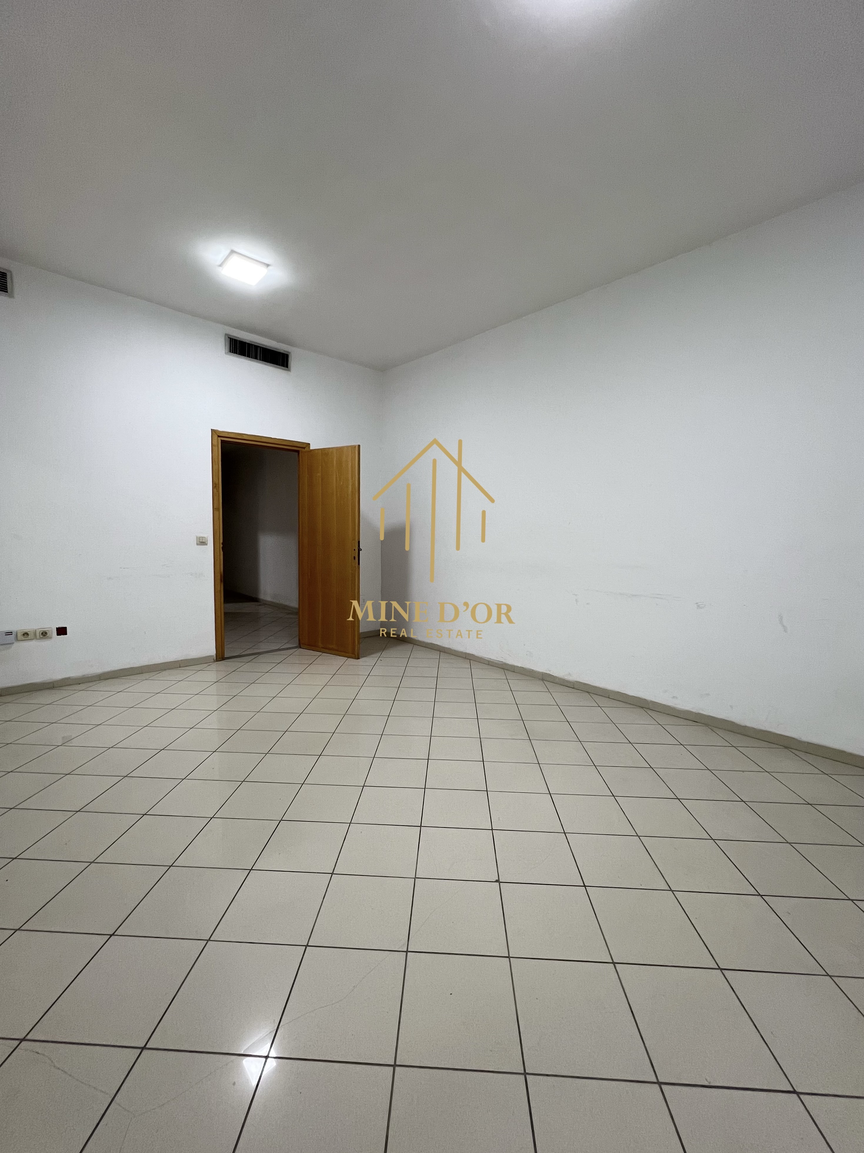 Bab Bhar&nbsp;Montplaisir&nbsp;Bureaux & Commerces&nbsp;Bureau&nbsp;Bureau hall plus deux bureaux � montplaisir