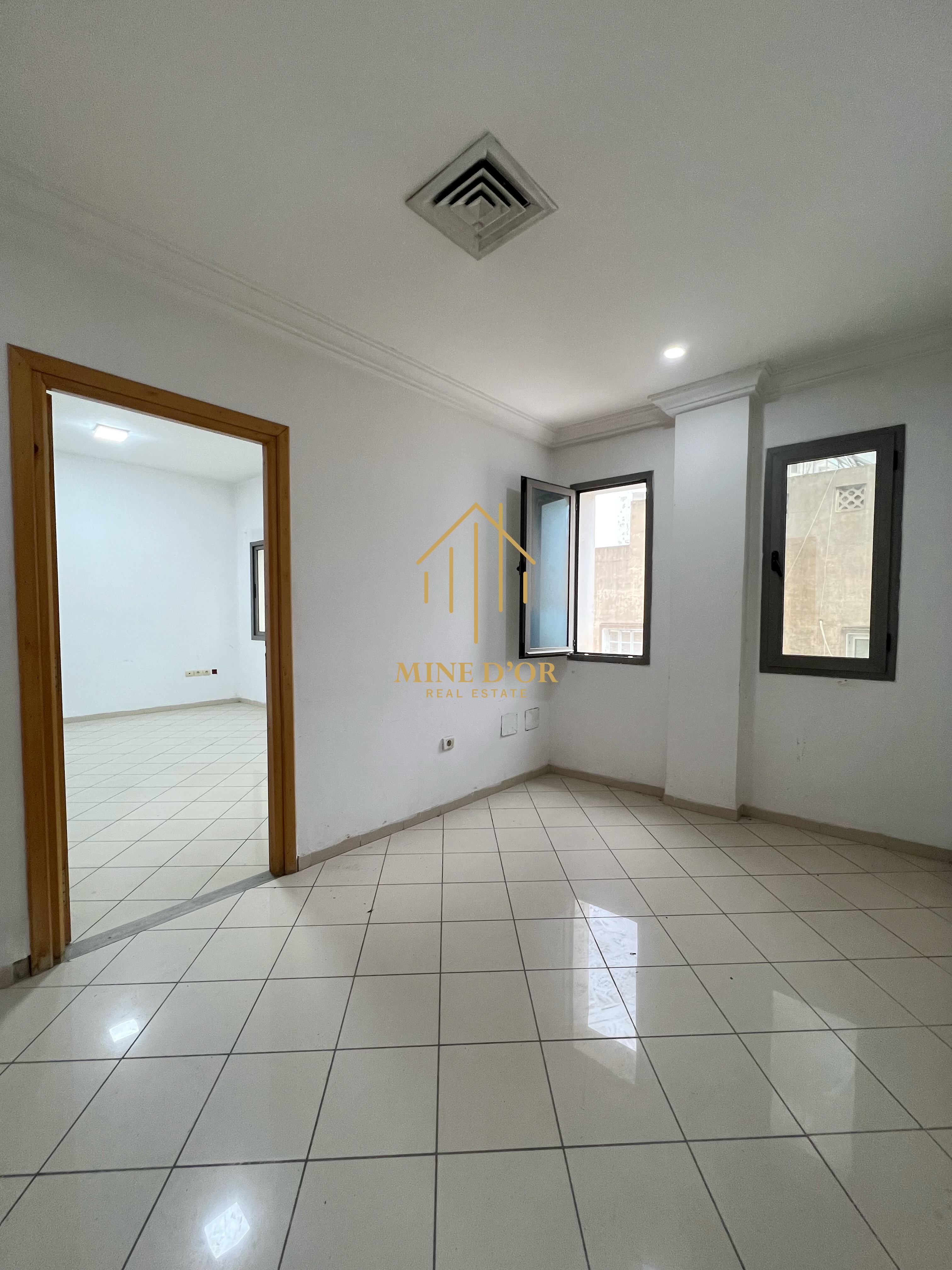 Bab Bhar&nbsp;Montplaisir&nbsp;Bureaux & Commerces&nbsp;Bureau&nbsp;Bureau hall plus deux bureaux � montplaisir