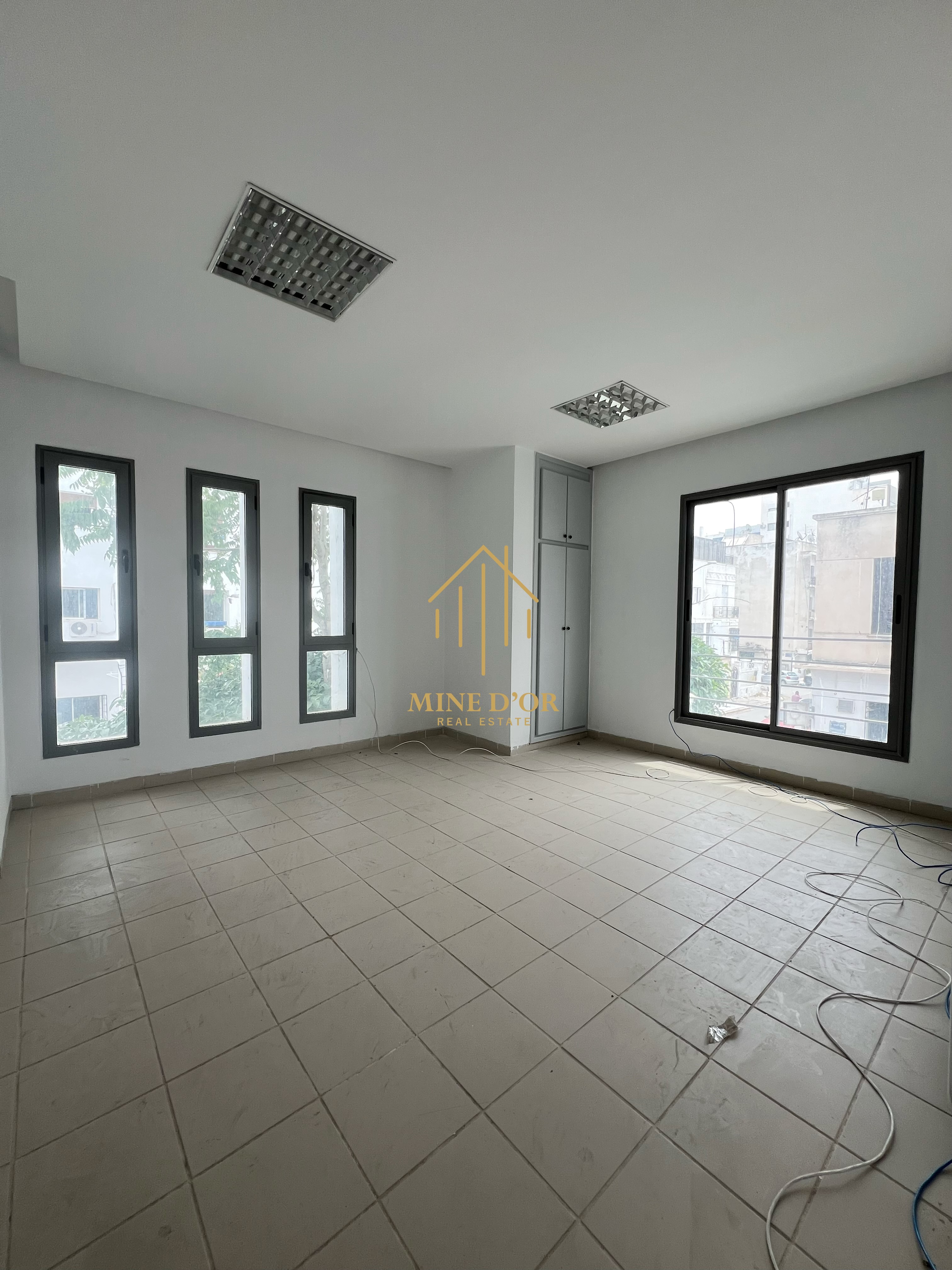 Bab Bhar&nbsp;Montplaisir&nbsp;Bureaux & Commerces&nbsp;Bureau&nbsp;Al immeuble r3 � montplaisir