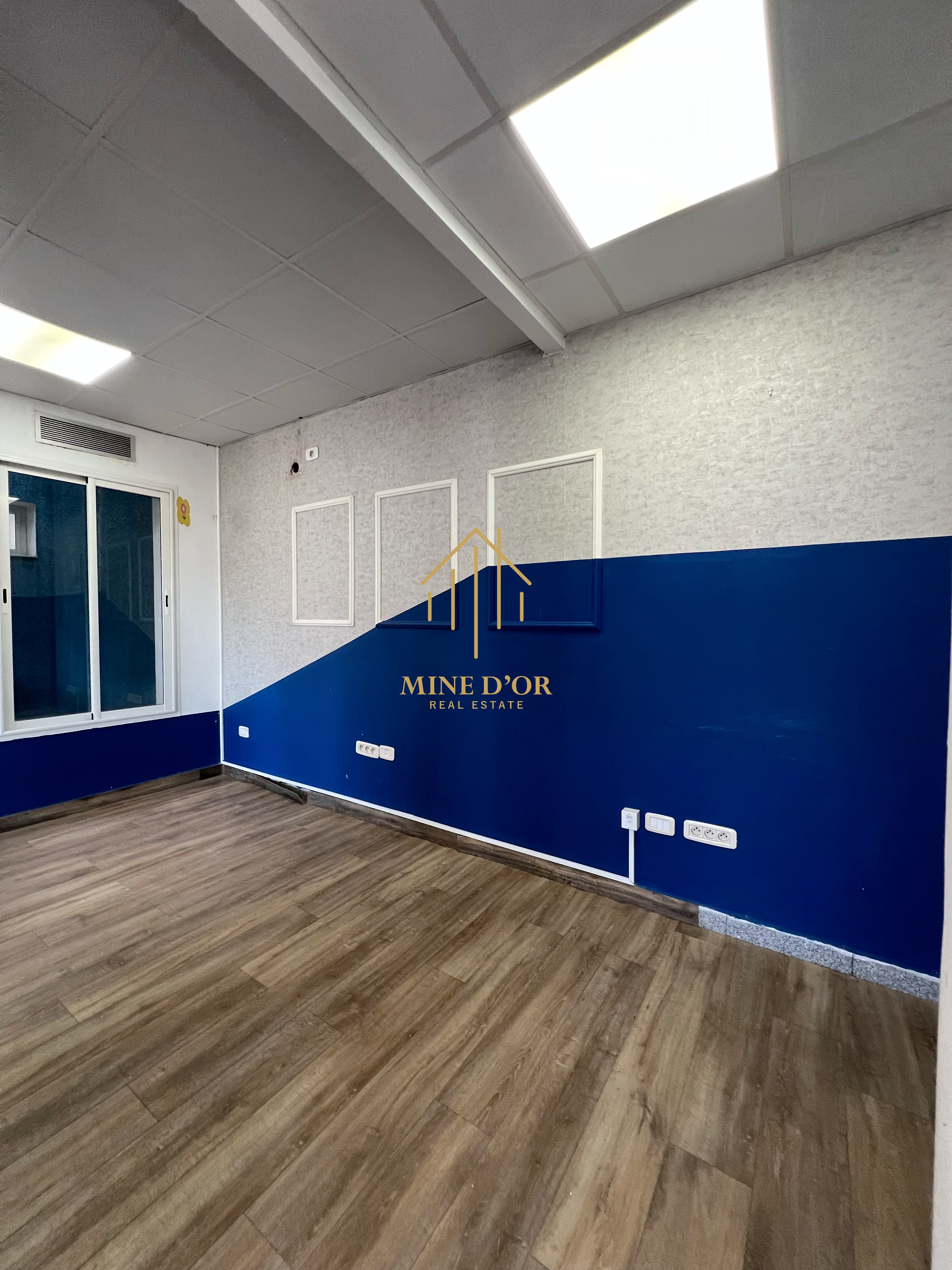 La Soukra&nbsp;Charguia 1&nbsp;Bureaux & Commerces&nbsp;Bureau&nbsp;Plateau 330m totalement r�nov� � charguia 1