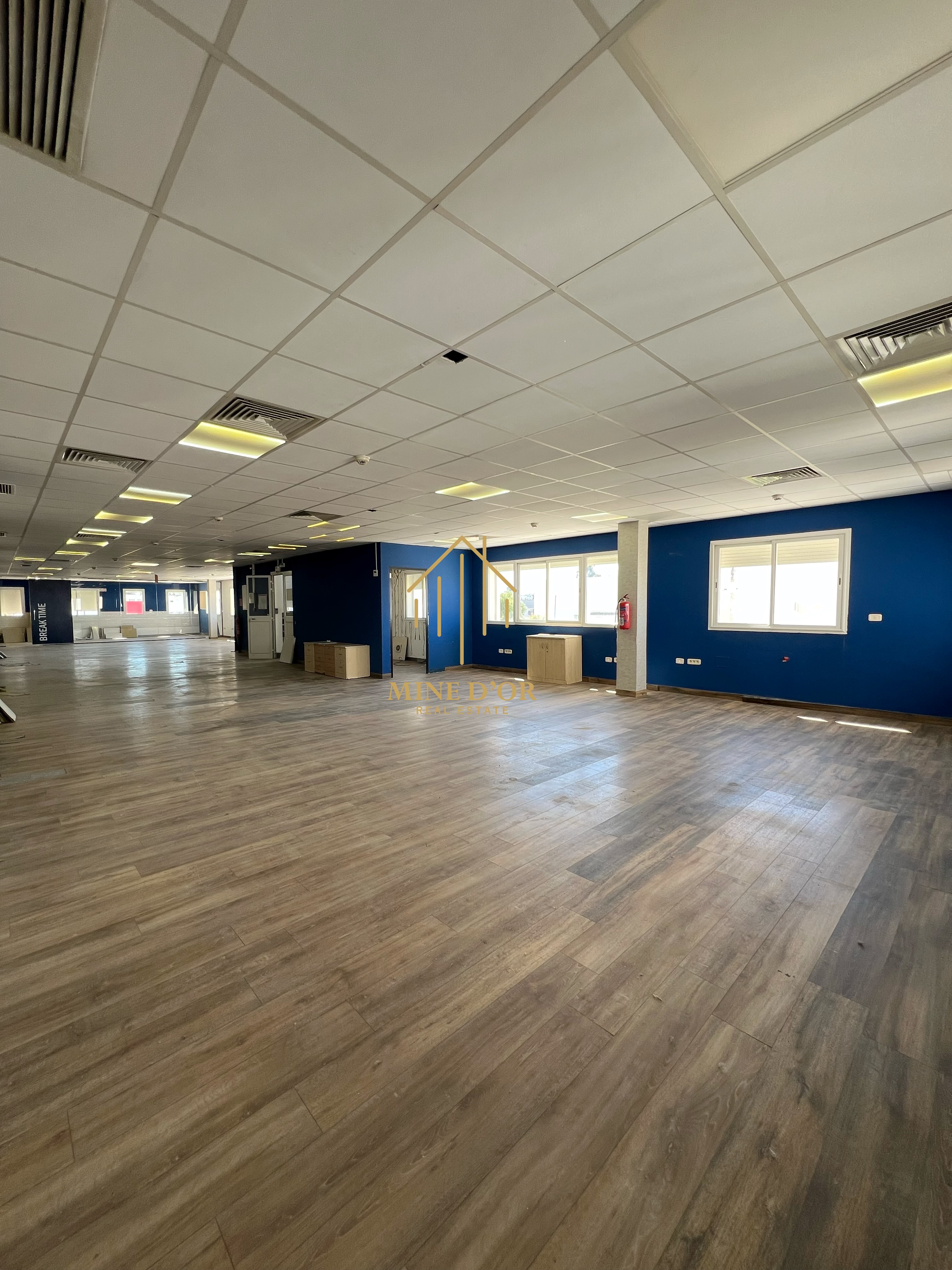La Soukra&nbsp;Charguia 1&nbsp;Bureaux & Commerces&nbsp;Bureau&nbsp;Plateau 330m totalement r�nov� � charguia 1