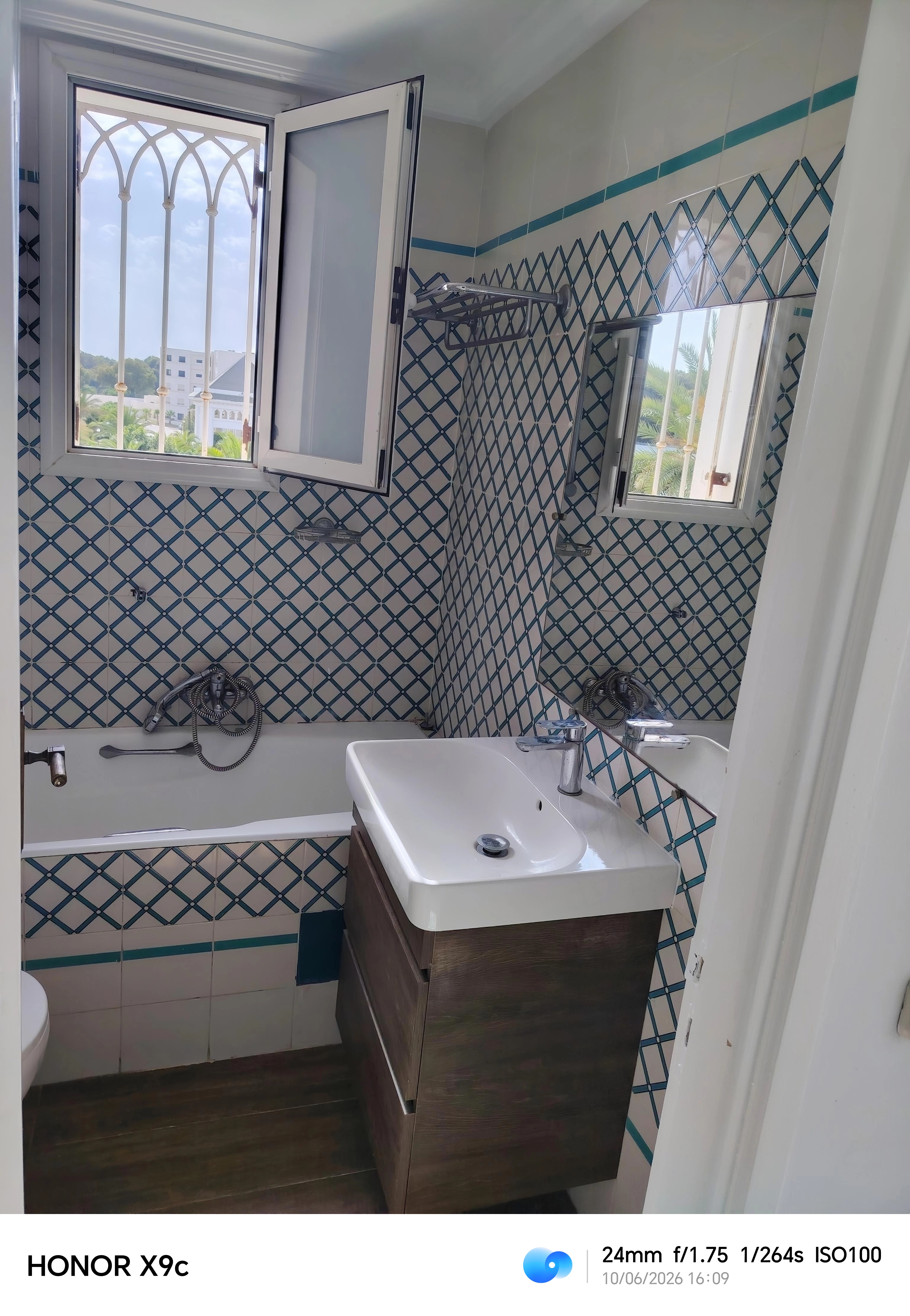 La Marsa&nbsp;Gammart&nbsp;Location&nbsp;Appart. 2 pi�ces&nbsp;Grand s1  balcon et parking  gammarth