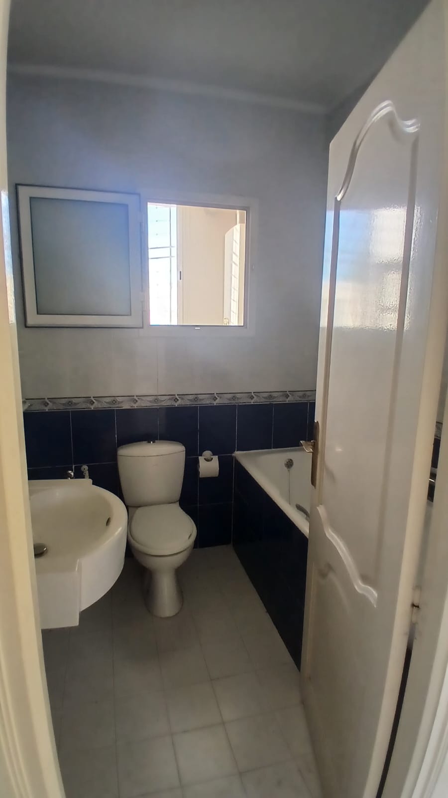 La Soukra&nbsp;La Soukra&nbsp;Location&nbsp;Appart. 4 pi�ces&nbsp;Apprt s3 � la soukra pr�s kiosque shel