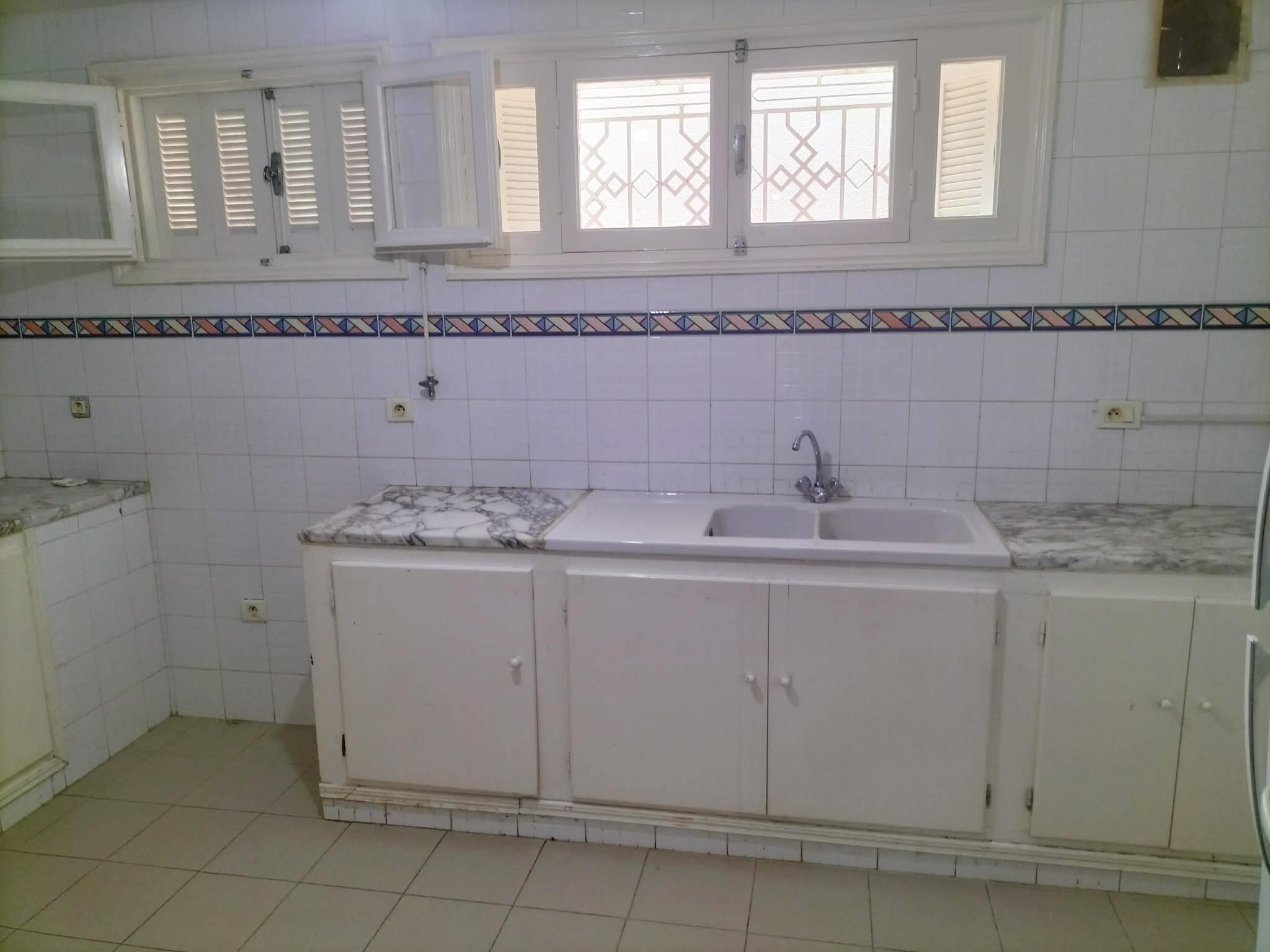 El Menzah&nbsp;El Menzah 9&nbsp;Location&nbsp;Appart. 5 pi�ces+&nbsp;Rez de jardin � menzah 9 a