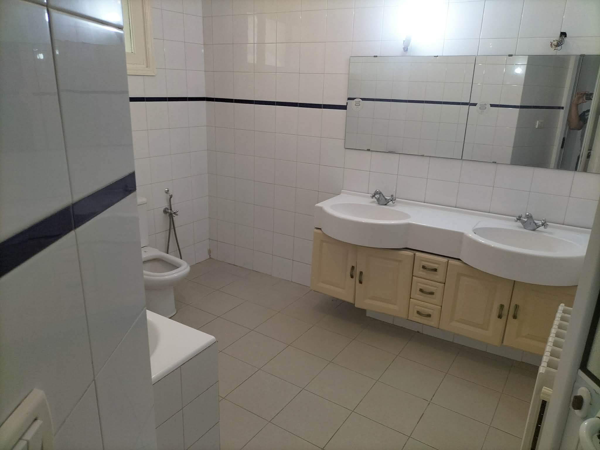 El Menzah&nbsp;El Menzah 9&nbsp;Location&nbsp;Appart. 5 pi�ces+&nbsp;Rez de jardin � menzah 9 a