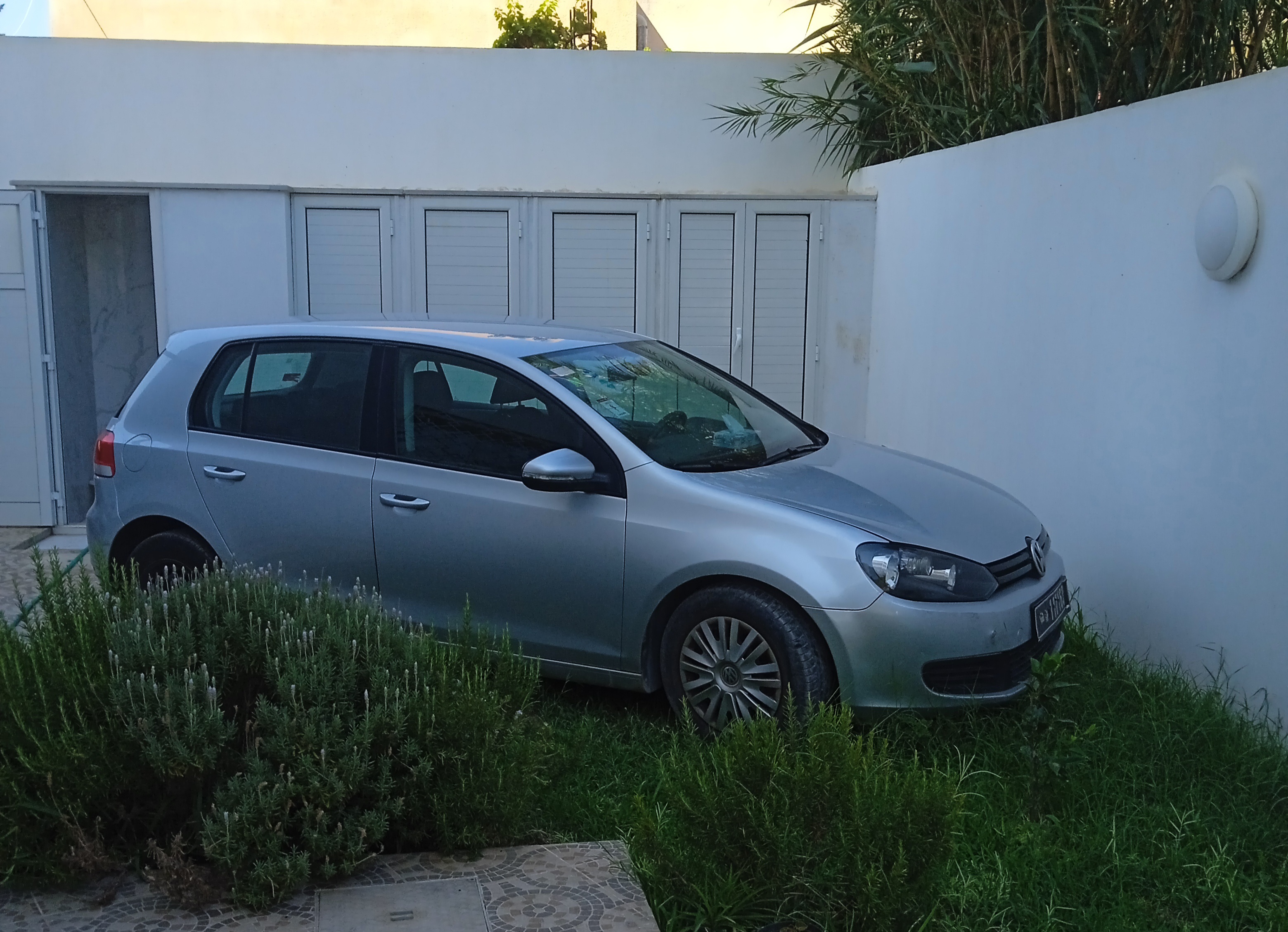 Bizerte Nord&nbsp;Cite El Korniche 1&nbsp;Volkswagen&nbsp;Golf 6&nbsp;Voiture origine allemande
