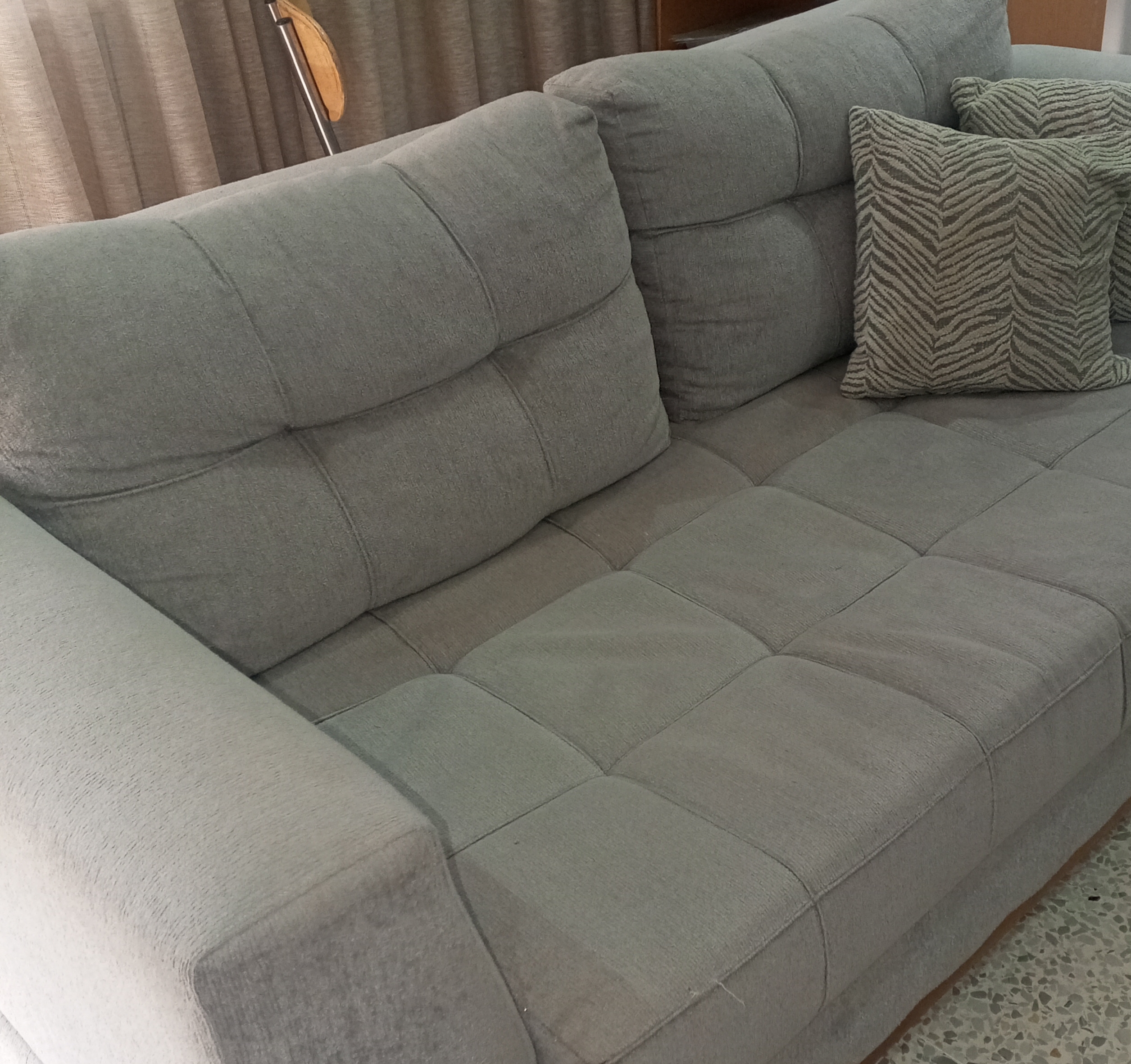 Ezzahra&nbsp;Ezzahra&nbsp;Salon - Salle � manger &nbsp;Salons&nbsp;Salon presque neuve et table basse