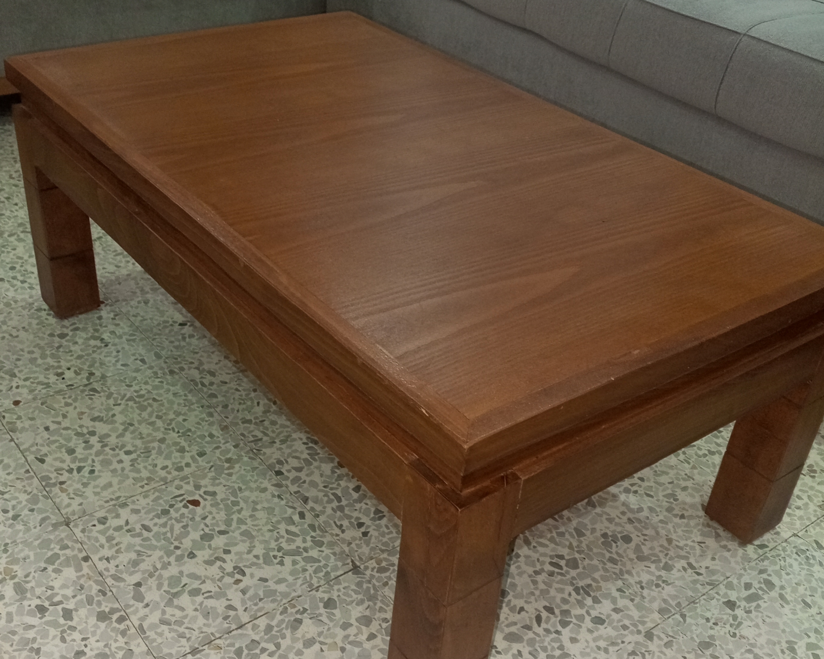 Ezzahra&nbsp;Ezzahra&nbsp;Salon - Salle � manger &nbsp;Salons&nbsp;Salon presque neuve et table basse