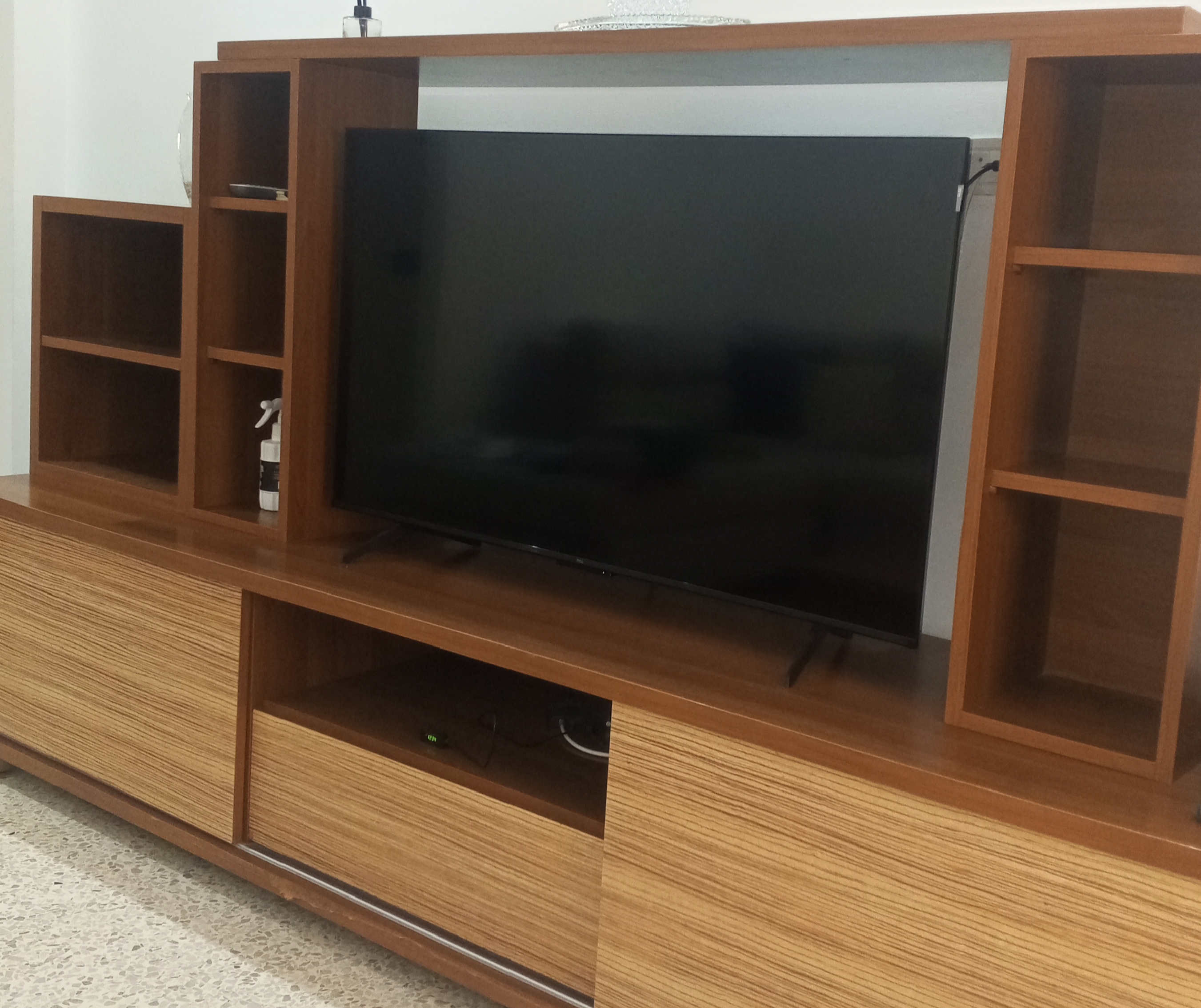 Ezzahra&nbsp;Ezzahra&nbsp;Autres meubles&nbsp;Autres&nbsp;Meuble tv en bon �tat