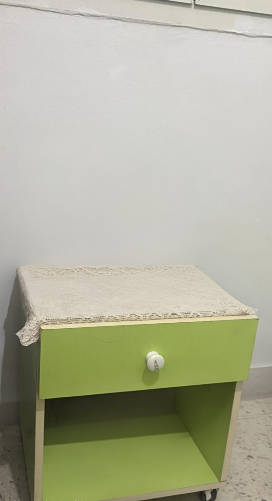 Raoued&nbsp;Ariana Essoughra&nbsp;Chambres � coucher&nbsp;Chambres � coucher&nbsp;Armoire lit avec matelas bureau table de  nuit