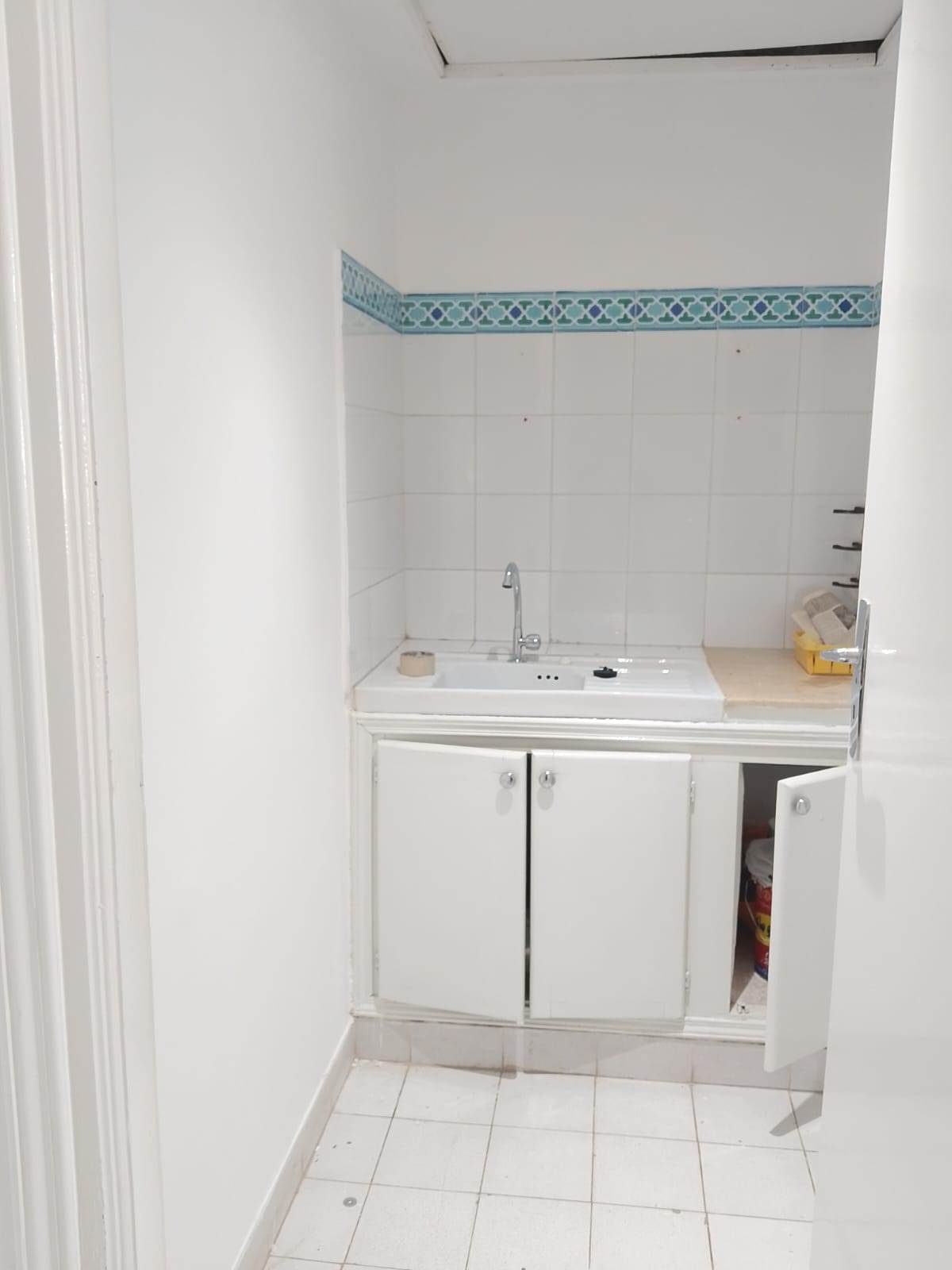 El Menzah&nbsp;Tunis Belvedere&nbsp;Bureaux & Commerces&nbsp;Bureau&nbsp;Bureau gd hall plus trois pi�ces