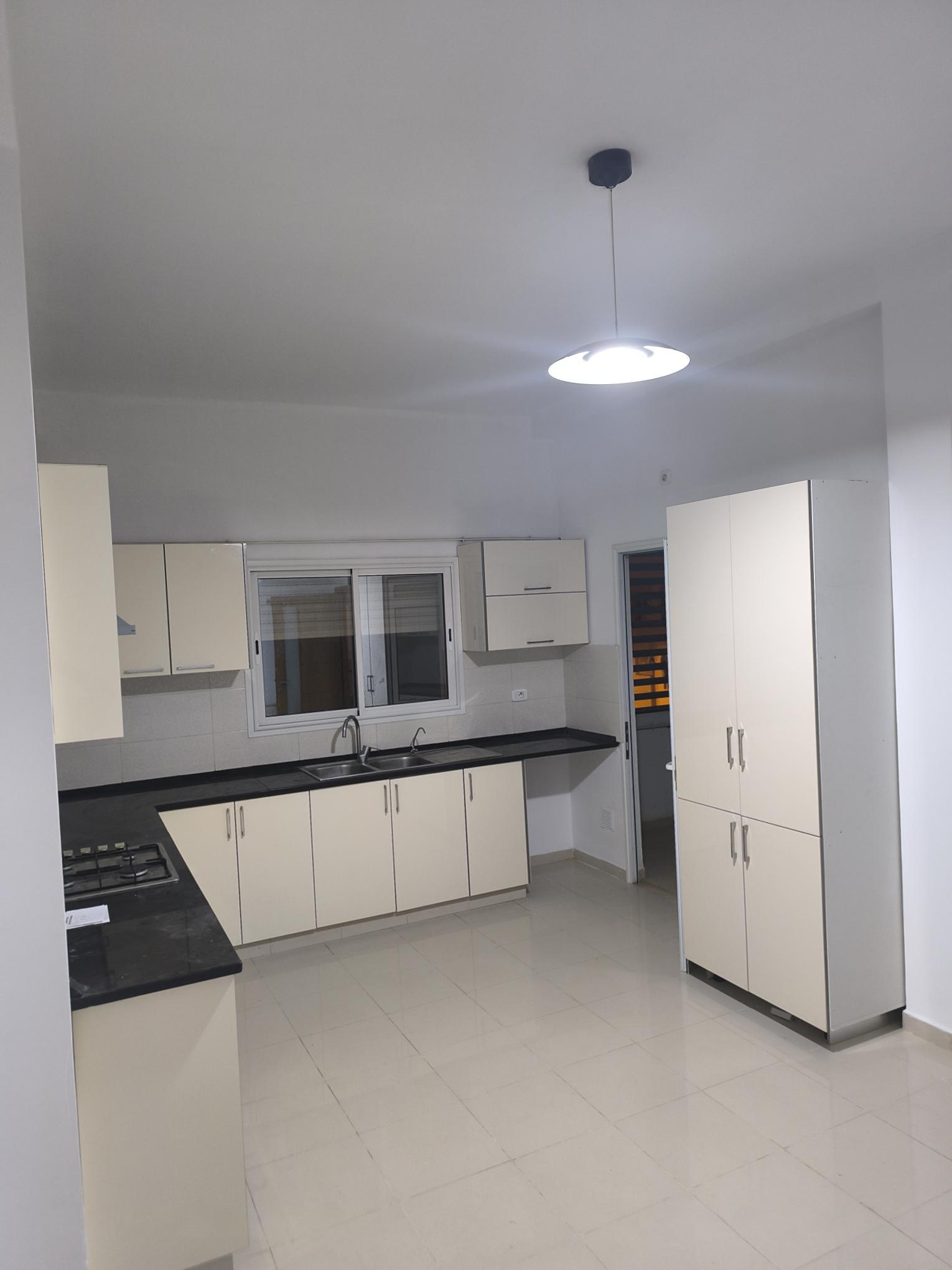 La Marsa&nbsp;El Aouina&nbsp;Location&nbsp;Appart. 4 pi�ces&nbsp;Etage de villa s3