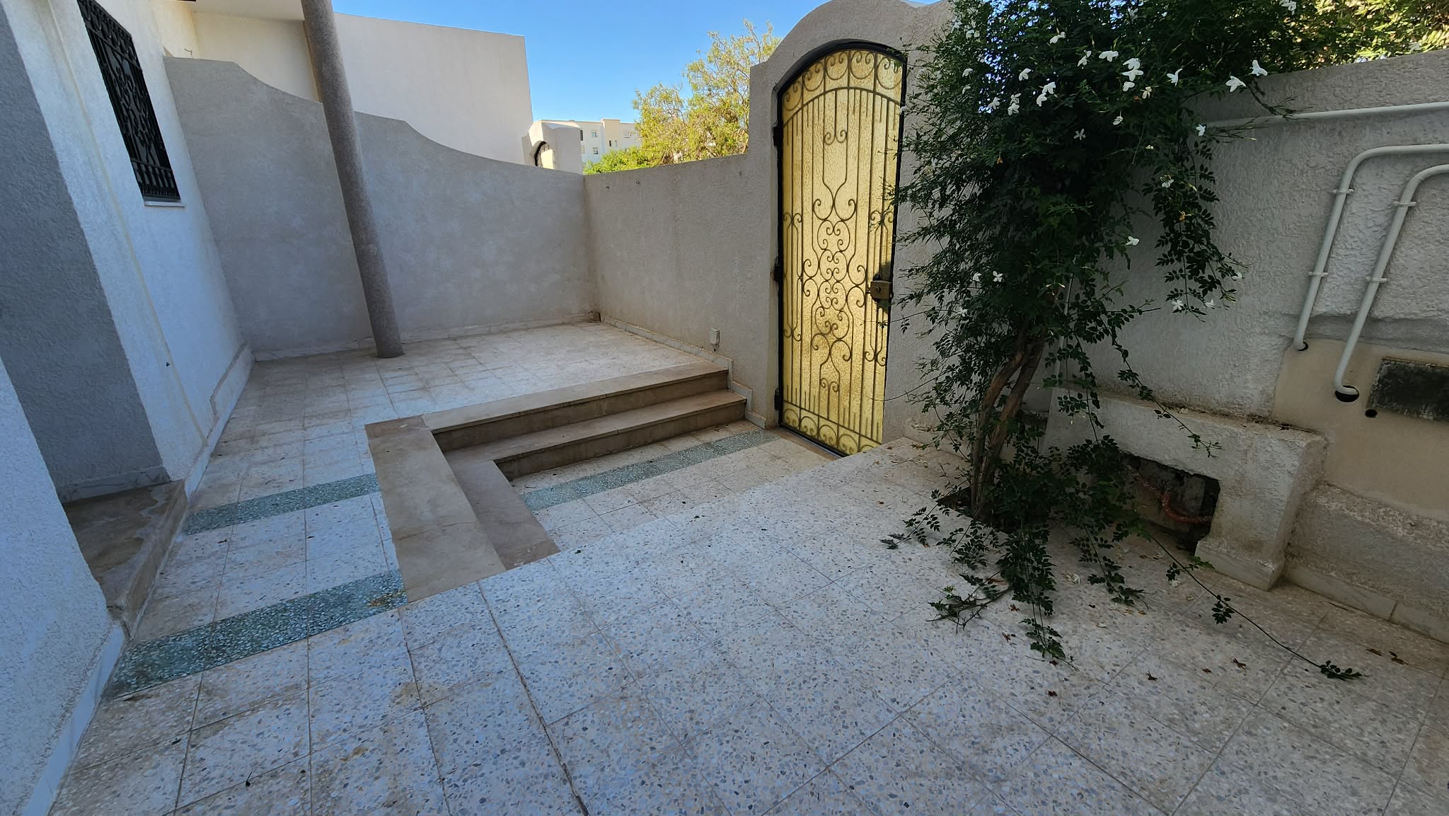 Ain Zaghouan&nbsp;Ain Zaghouan&nbsp;Location&nbsp;Appart. 2 pi�ces&nbsp;S2 rdc de villa � jardins l'aouina