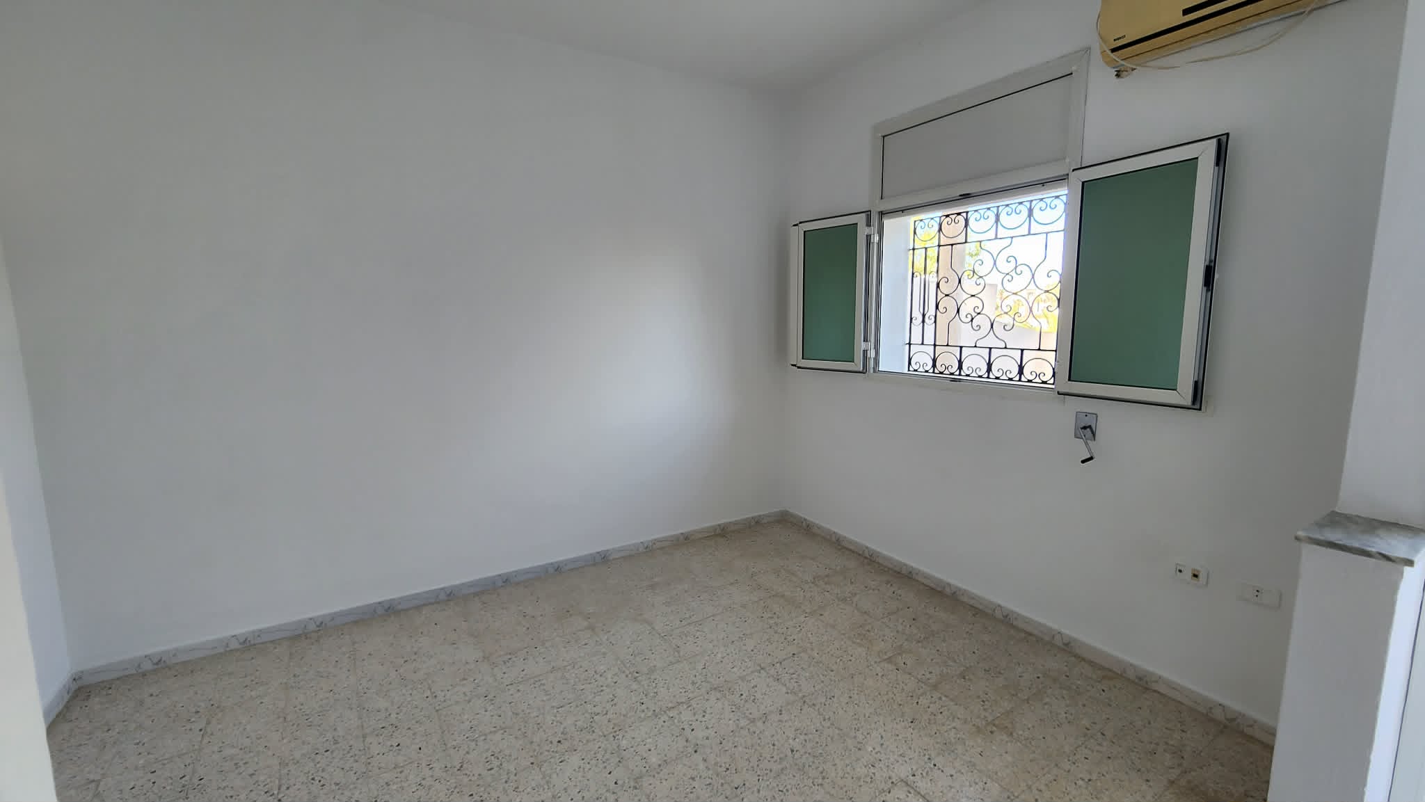 Ain Zaghouan&nbsp;Ain Zaghouan&nbsp;Location&nbsp;Appart. 2 pi�ces&nbsp;S2 rdc de villa � jardins l'aouina
