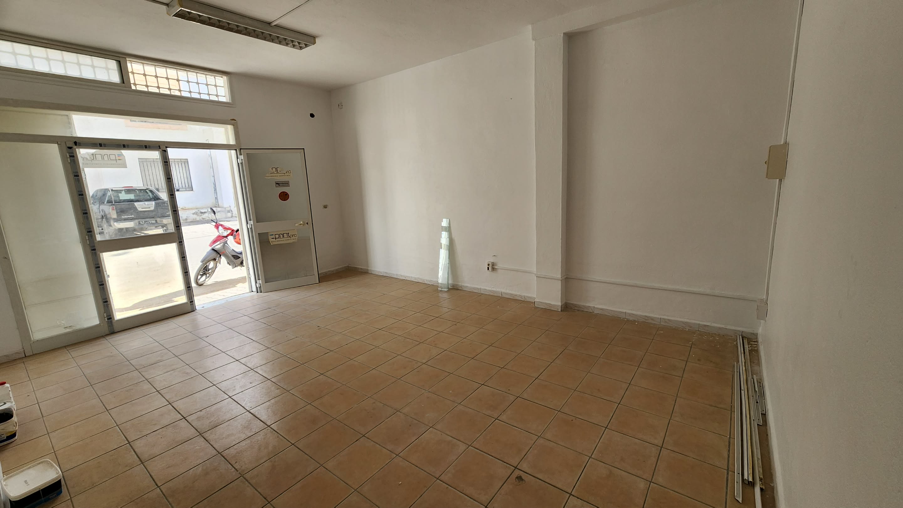 La Marsa&nbsp;El Aouina&nbsp;Location&nbsp;Surfaces&nbsp;D�p�t de 190m la soukra ras jdir