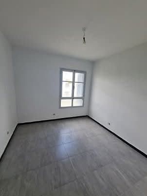 Cite El Khadra&nbsp;Cite Oplympique&nbsp;Location&nbsp;Appart. 4 pi�ces&nbsp;S plus 3 vide r�nov� � la cit� olympique wb2552