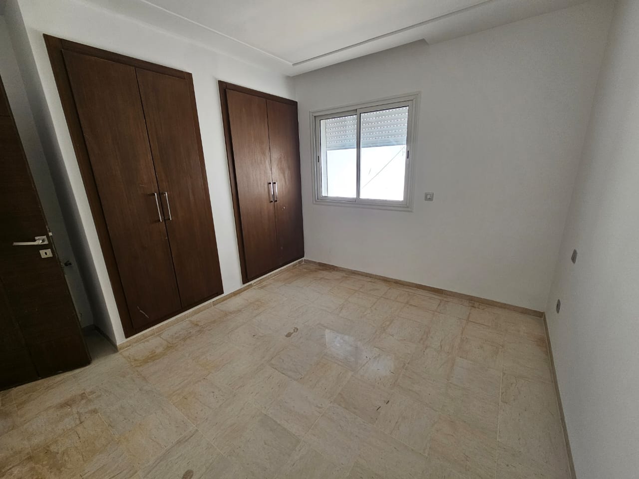 La Soukra&nbsp;La Soukra&nbsp;Location&nbsp;Appart. 2 pi�ces&nbsp;S plus un en face boeuf sur le toit soukra