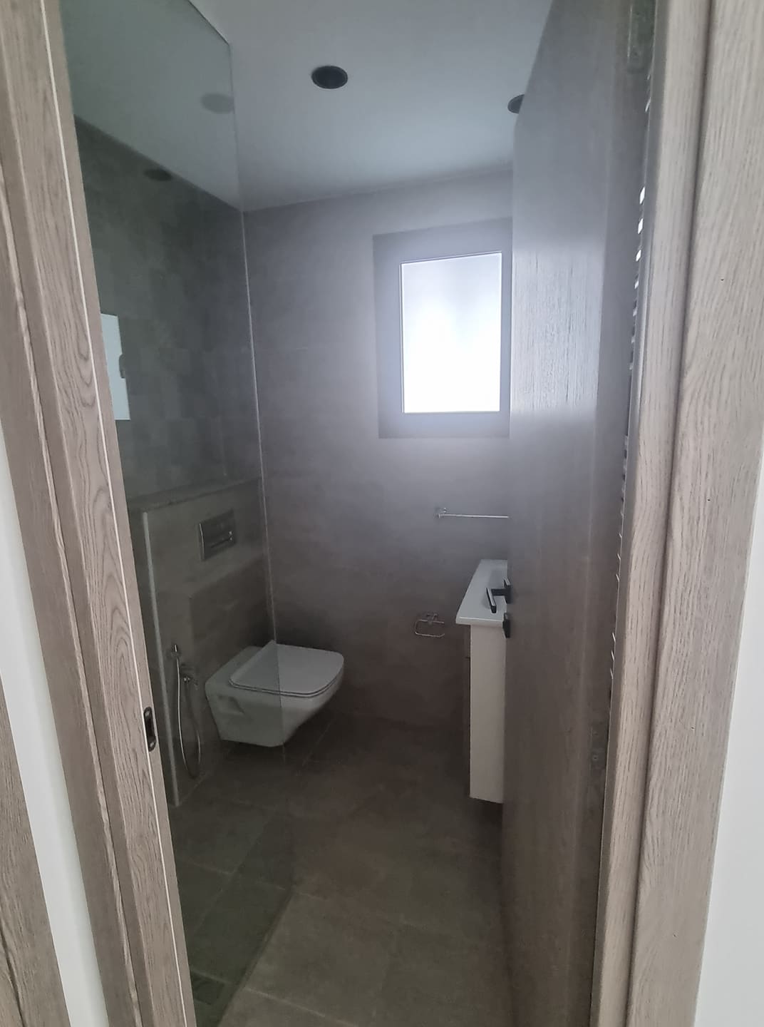 Ain Zaghouan&nbsp;Ain Zaghouan&nbsp;Location&nbsp;Appart. 2 pi�ces&nbsp;S plus un av cuisine ind�pendante la soukra