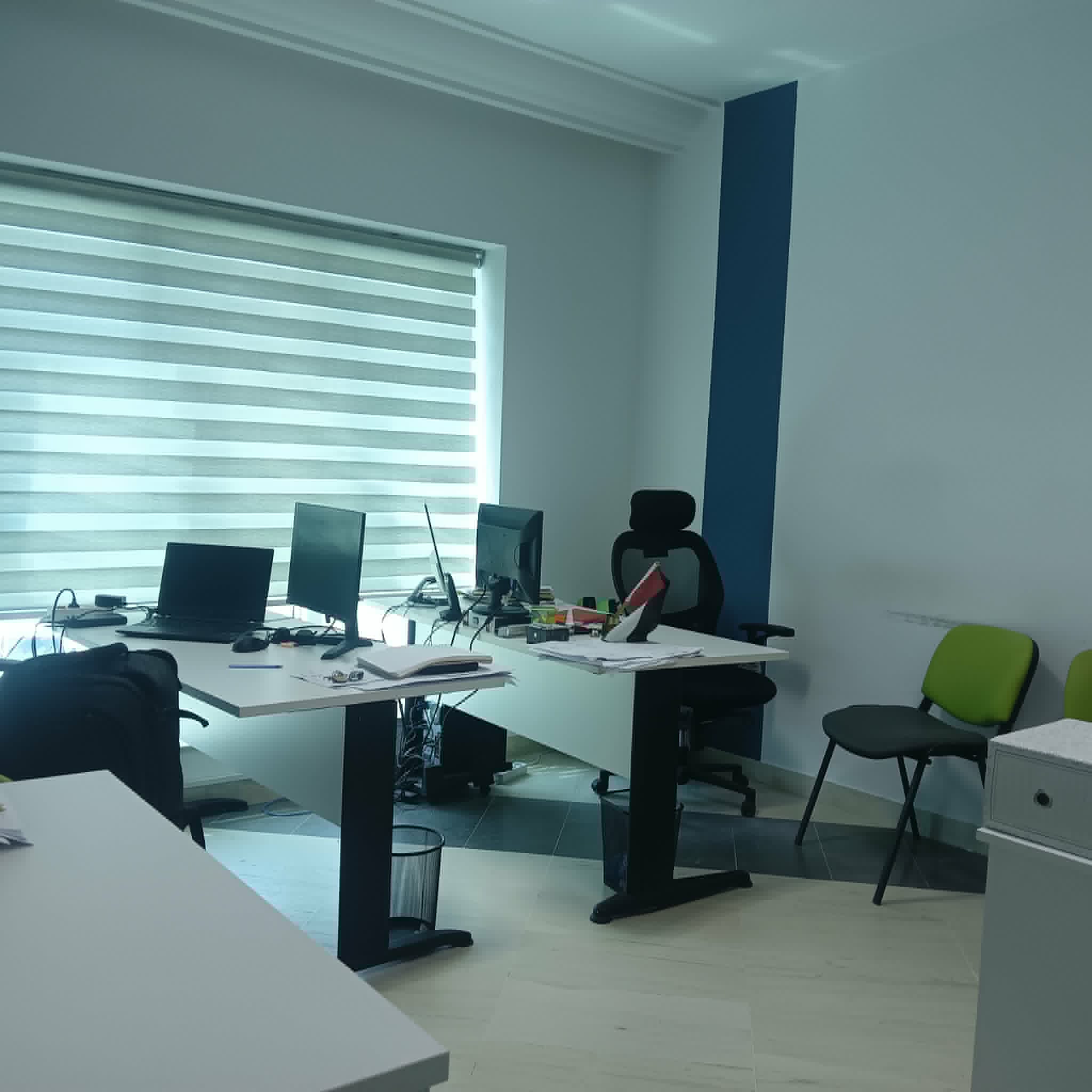 Cite El Khadra&nbsp;Zone urbaine nord&nbsp;Bureaux & Commerces&nbsp;Bureau&nbsp;Hall 3 bureaux parking