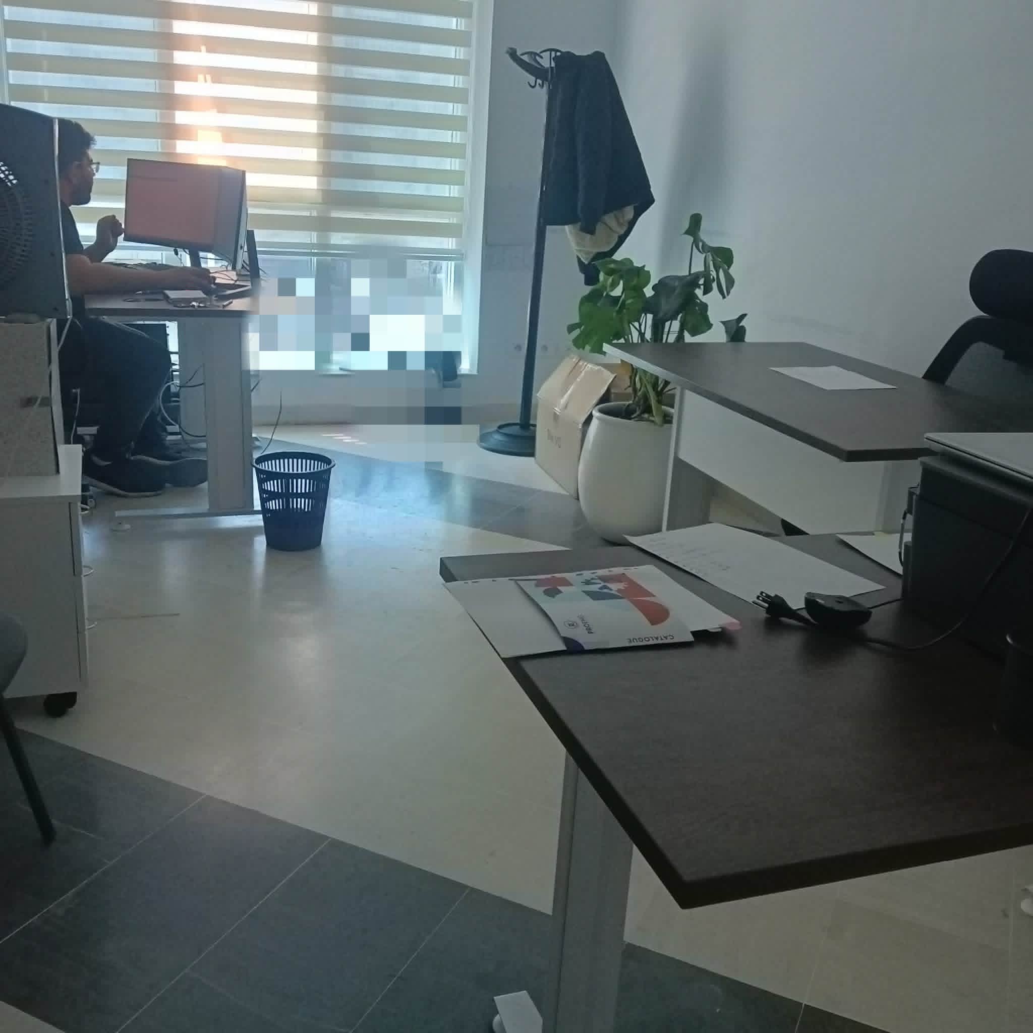 Cite El Khadra&nbsp;Zone urbaine nord&nbsp;Bureaux & Commerces&nbsp;Bureau&nbsp;Hall 3 bureaux parking