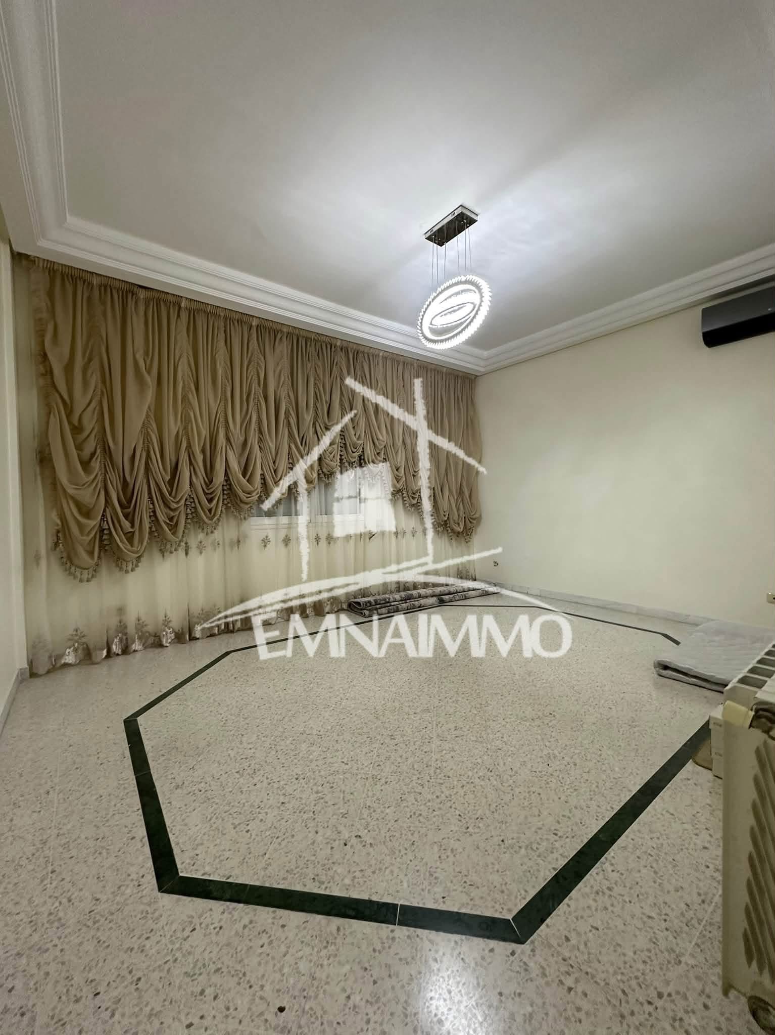 Ariana Ville&nbsp;Cite Ennasr 2&nbsp;Vente&nbsp;Appart. 5 pi�ces+&nbsp;Av grande s4 ennasr 2