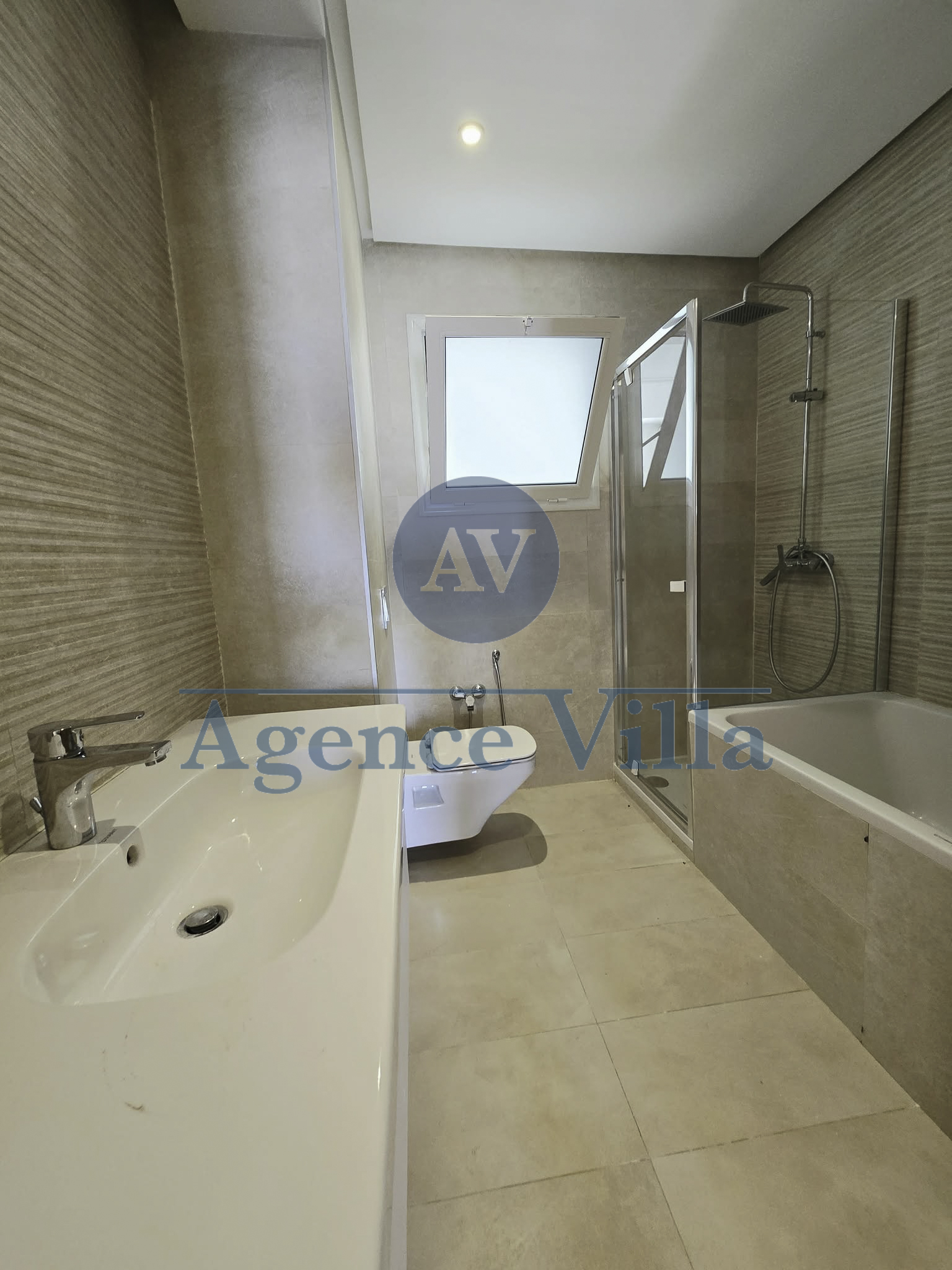 La Marsa&nbsp;Gammart&nbsp;Location&nbsp;Appart. 4 pi�ces&nbsp;Appartement s3 avec vue mer � gammarth