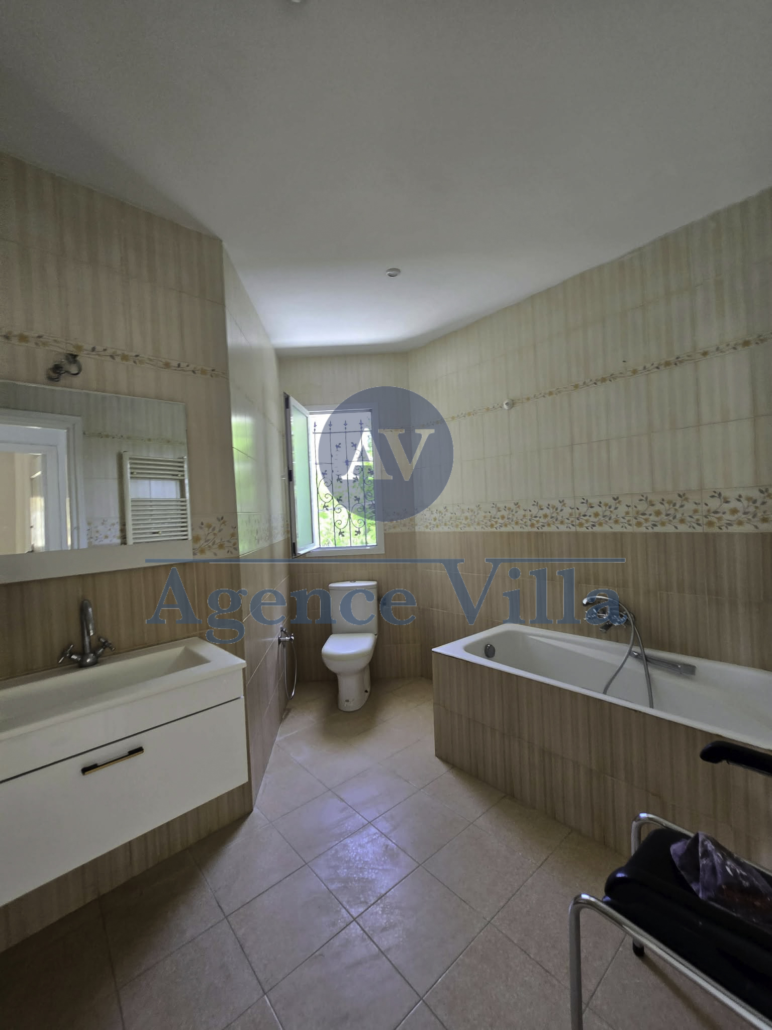 La Soukra&nbsp;La Soukra&nbsp;Location&nbsp;Maisons&nbsp;Une villa s3 � la soukra avec jardin
