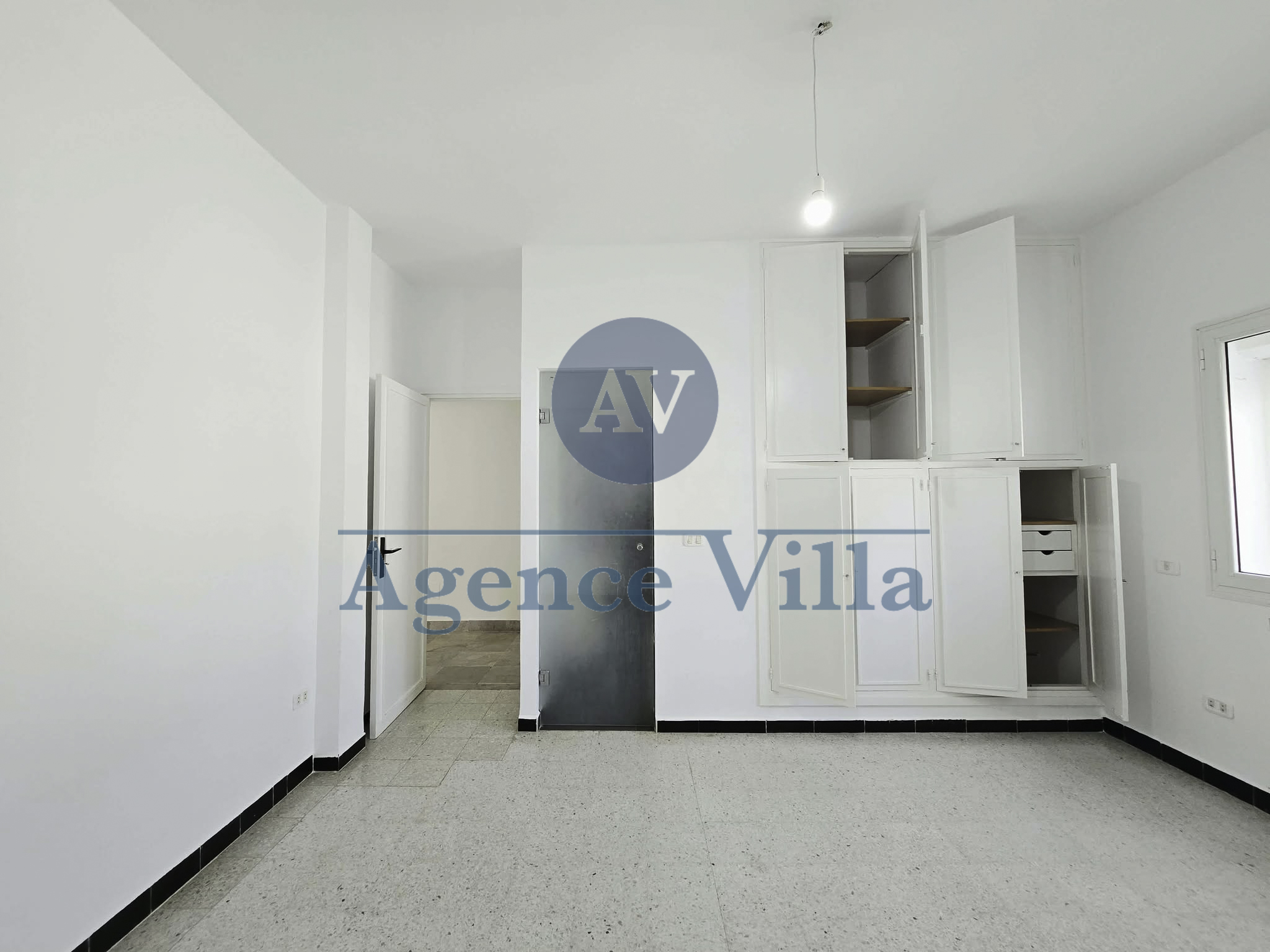 La Marsa&nbsp;Marsa Ennassim&nbsp;Location&nbsp;Appart. 4 pi�ces&nbsp;Un rdc de villa avec jardin � la marsa