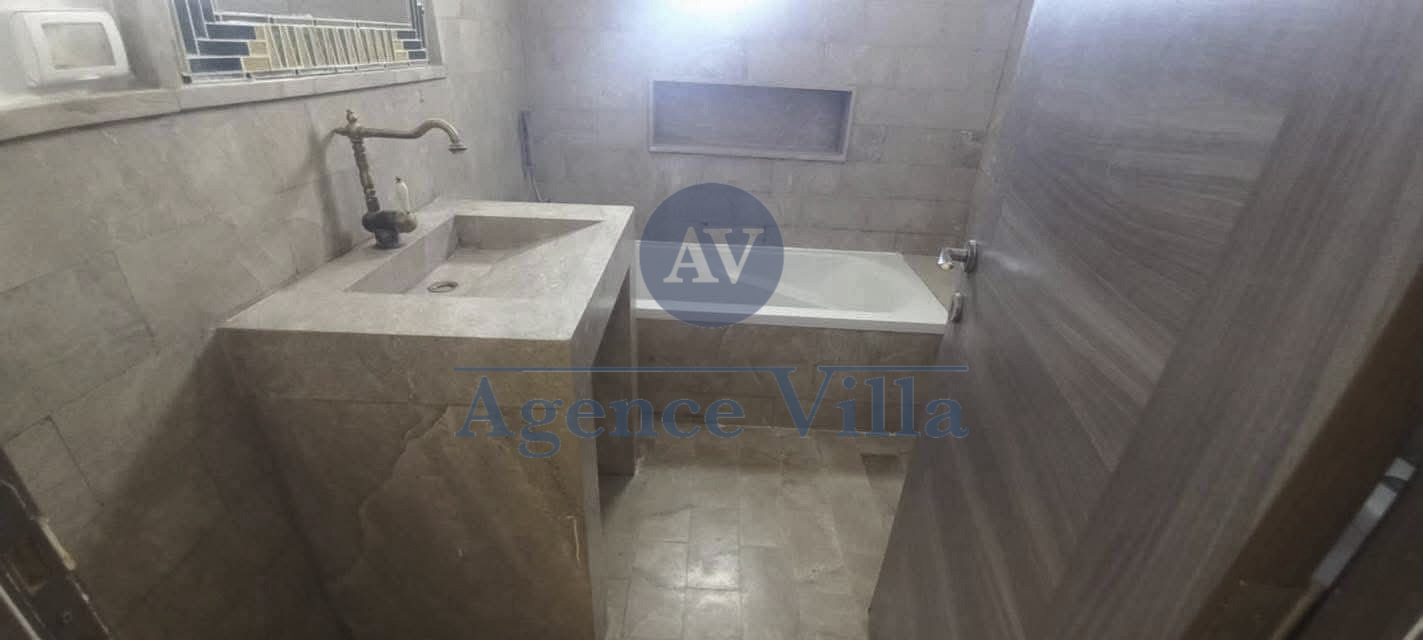 La Marsa&nbsp;Cite Du Stade&nbsp;Location&nbsp;Duplex&nbsp;Un duplex s4 avec terrasse et piscine � la marsa