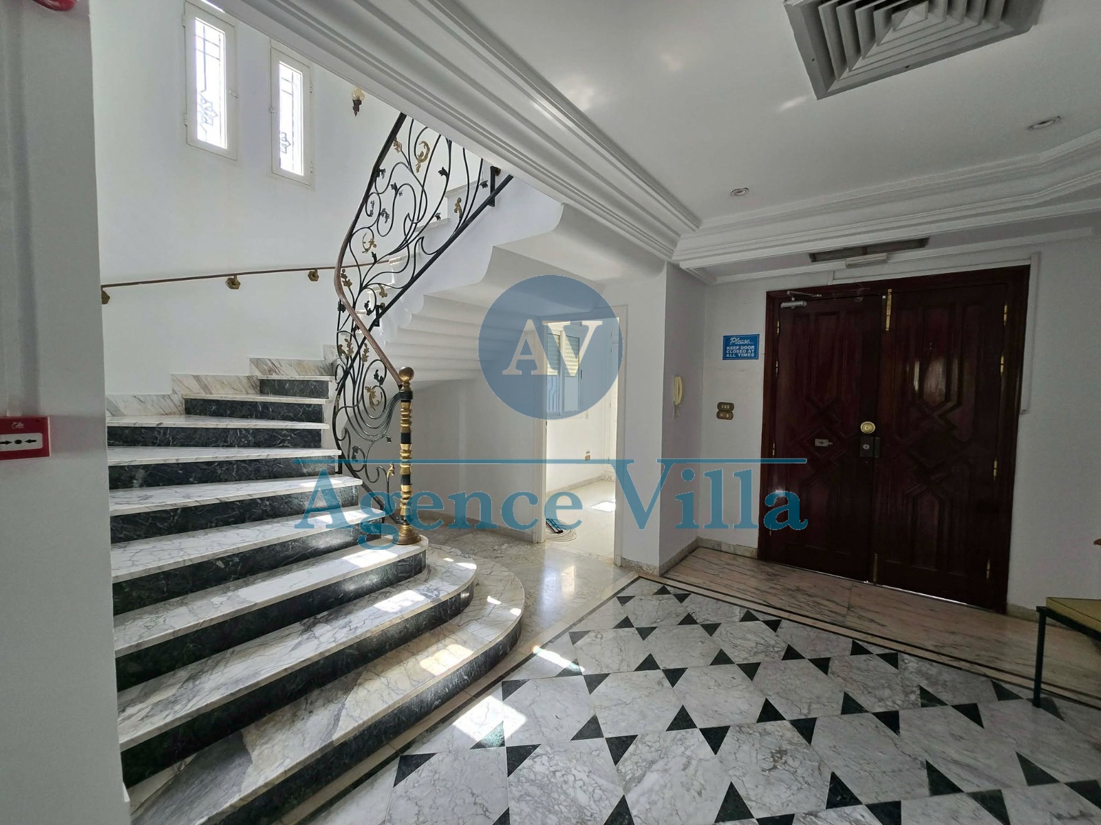 La Marsa&nbsp;Berge Du Lac&nbsp;Location&nbsp;Maisons&nbsp;Une villa � usage bureautique au lac 1