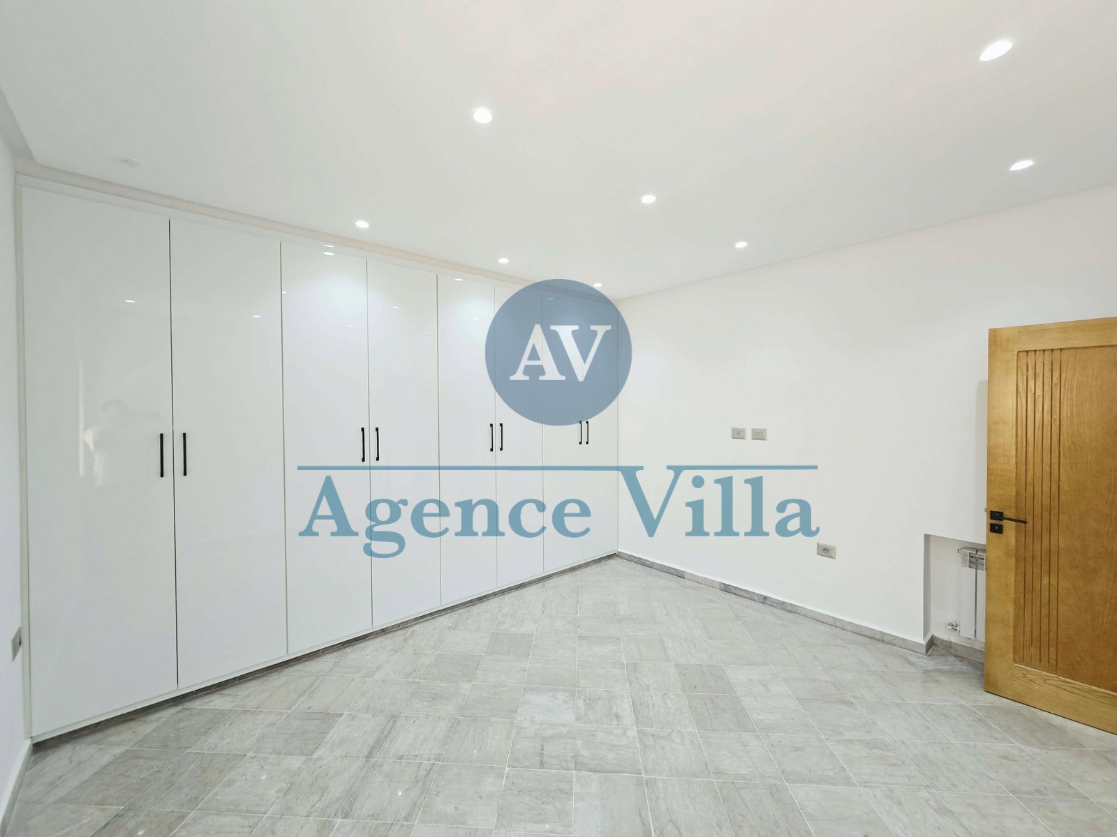 Ain Zaghouan&nbsp;Ain Zaghouan&nbsp;Location&nbsp;Appart. 4 pi�ces&nbsp;Un rdc de villa avec jardin � ain zaghouan nord