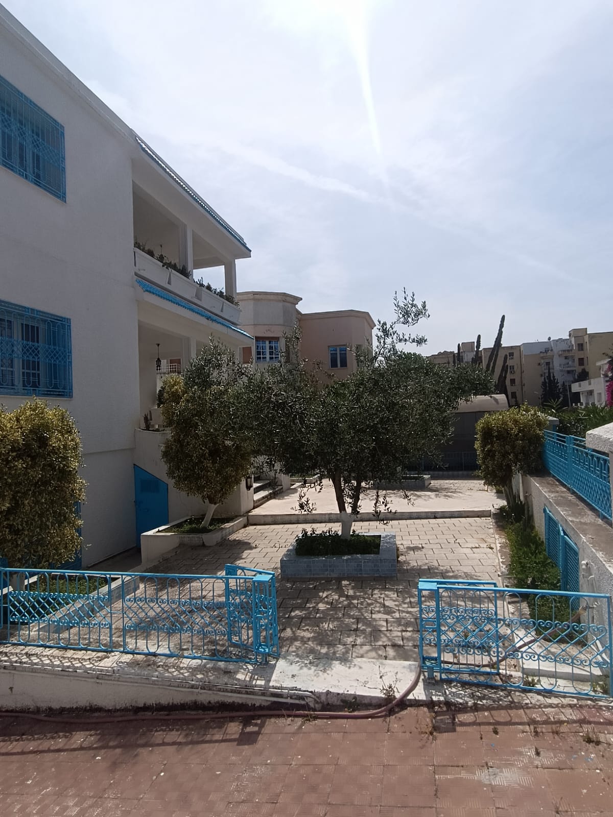 El Menzah&nbsp;El Menzah 9&nbsp;Vente&nbsp;Maisons&nbsp;Villa 3 niveaux s�par�s 697m2 el menzah 7