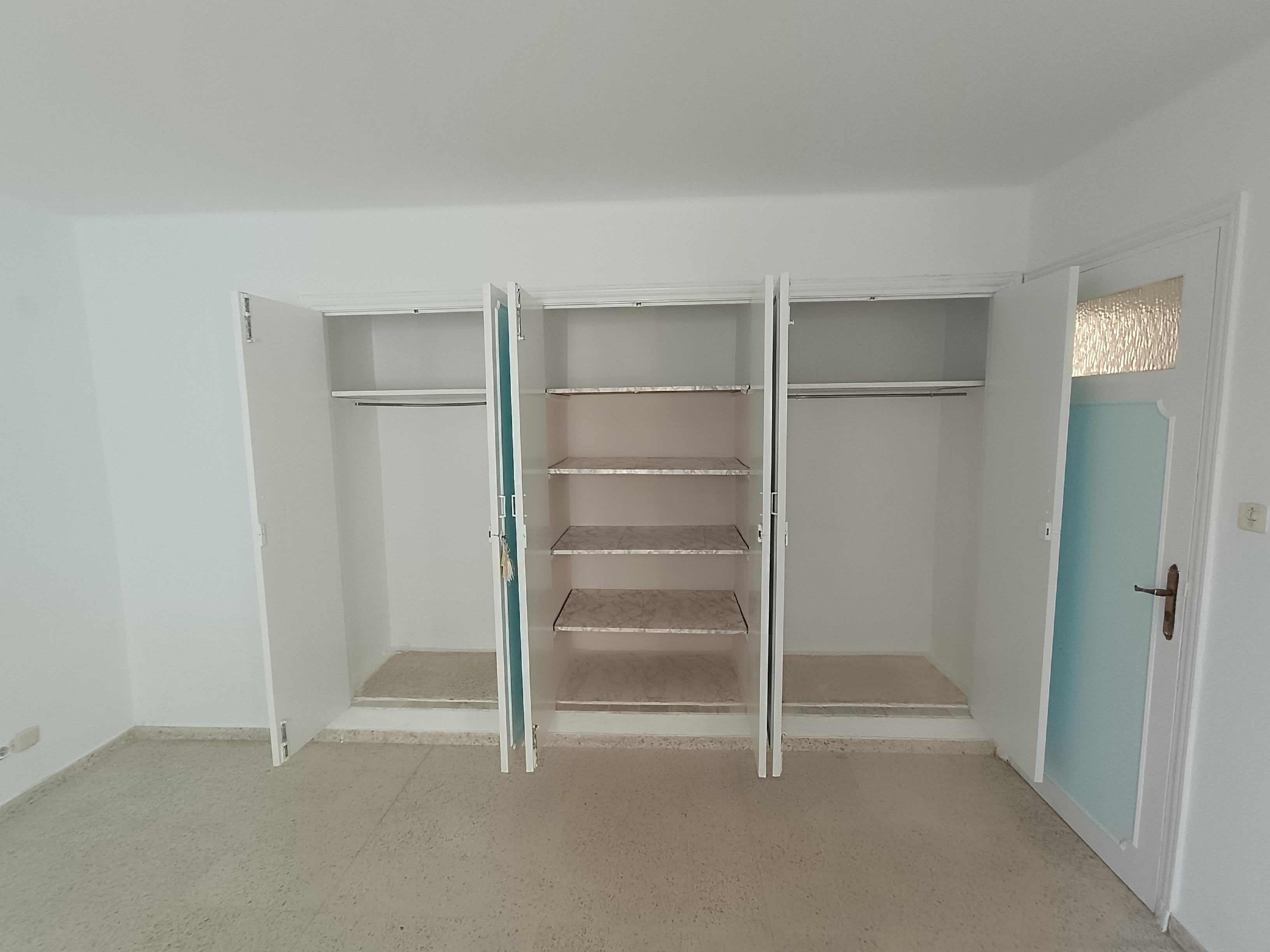 El Menzah&nbsp;El Menzah 9&nbsp;Location&nbsp;Appart. 4 pi�ces&nbsp;Rez de jardin de villa ind�pendant de 520 m2