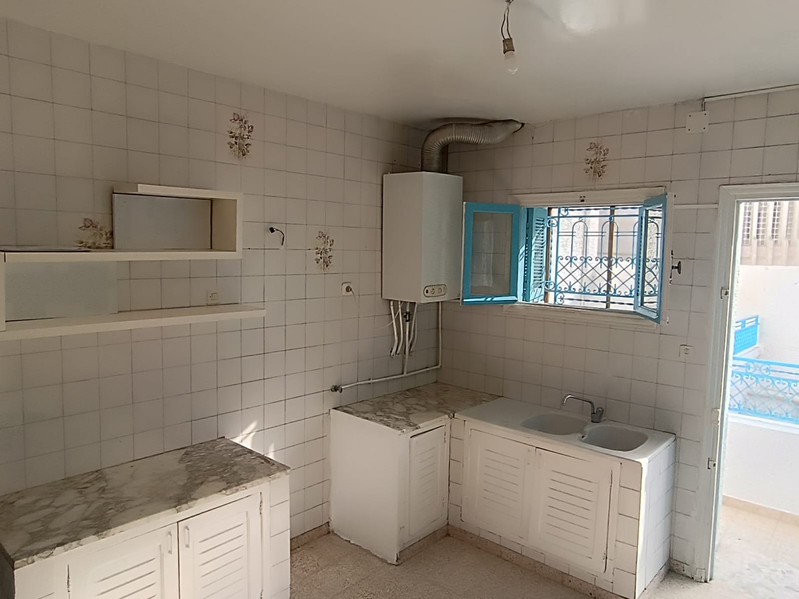El Menzah&nbsp;El Menzah 9&nbsp;Location&nbsp;Appart. 4 pi�ces&nbsp;Rdc de villa ind�pendant  220 m2