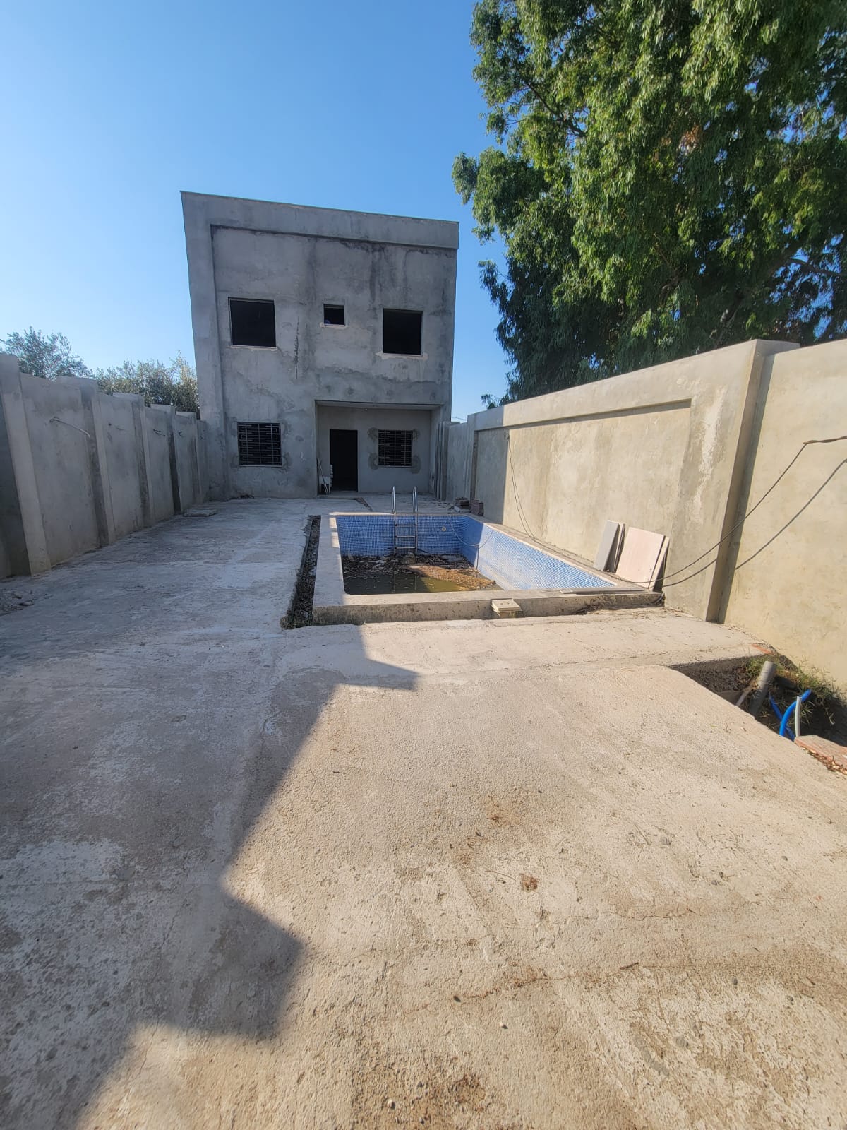 El Alia&nbsp;El Hariza&nbsp;Vente&nbsp;Appart. 3 pi�ces&nbsp;Villa inachev�e s3 avec piscine