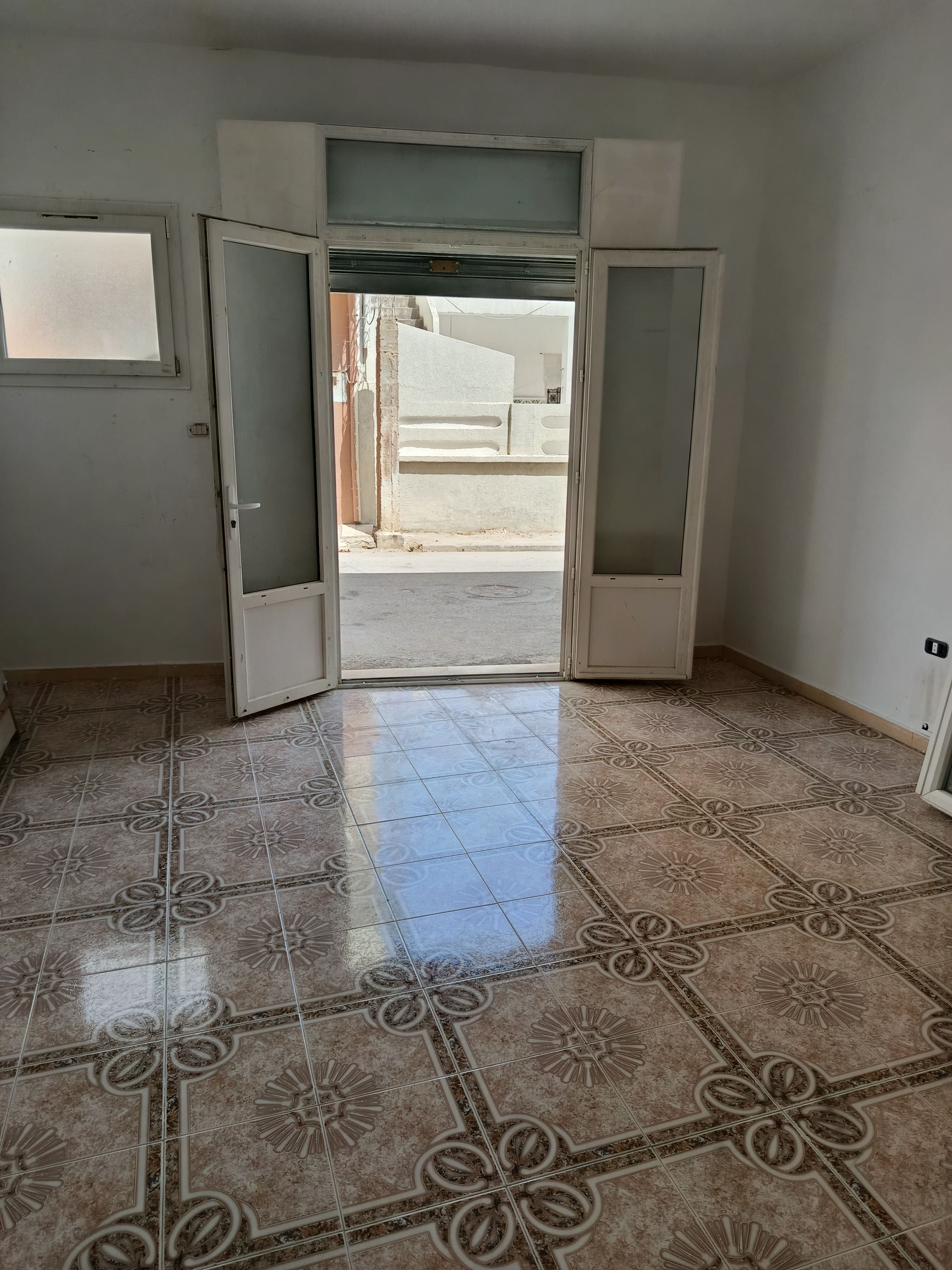 Ras Jebel&nbsp;Ras Jebel&nbsp;Location&nbsp;Surfaces&nbsp;Bureau profession lib�ral
