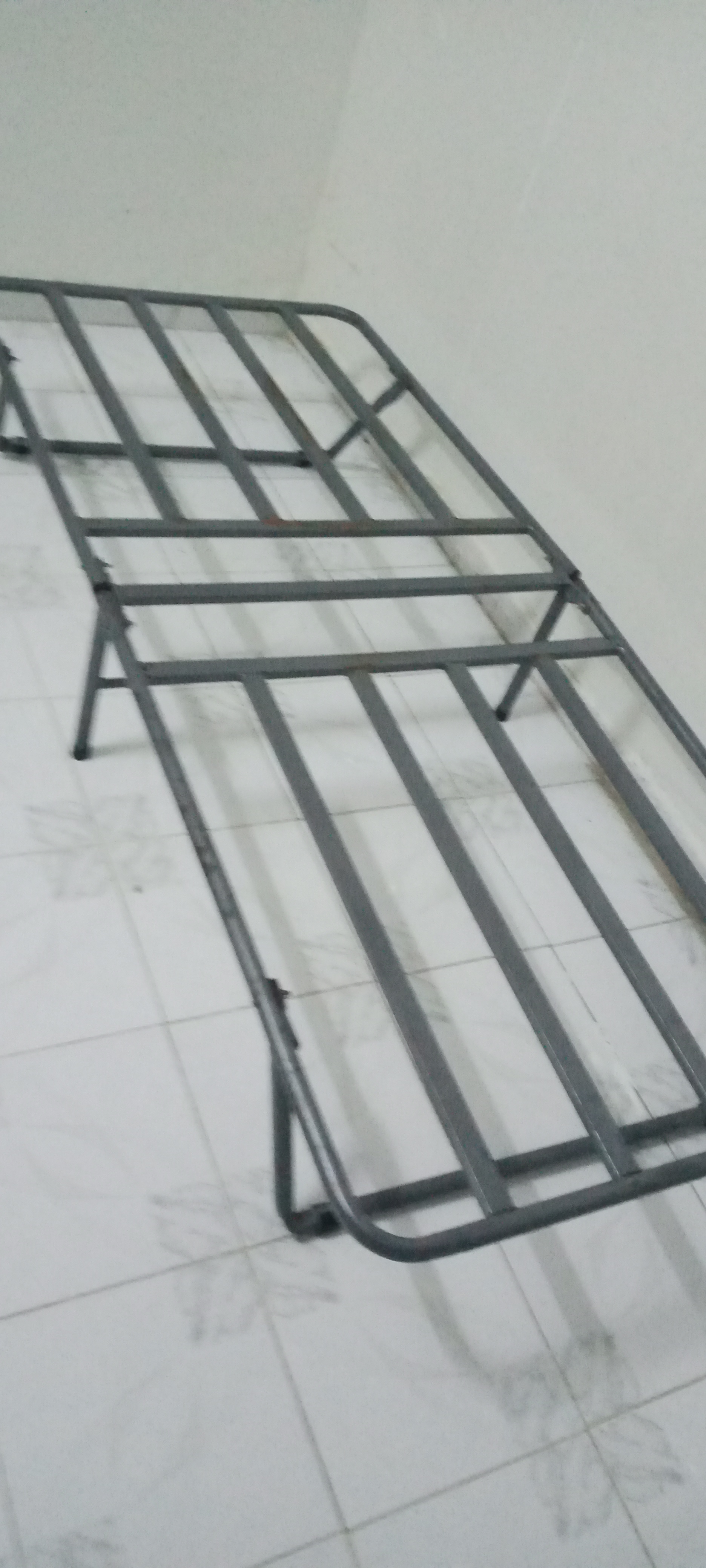 Ariana Ville&nbsp;Cite Ennouzha&nbsp;Chambres � coucher&nbsp;Lits&nbsp;Lit une place pliable en fer