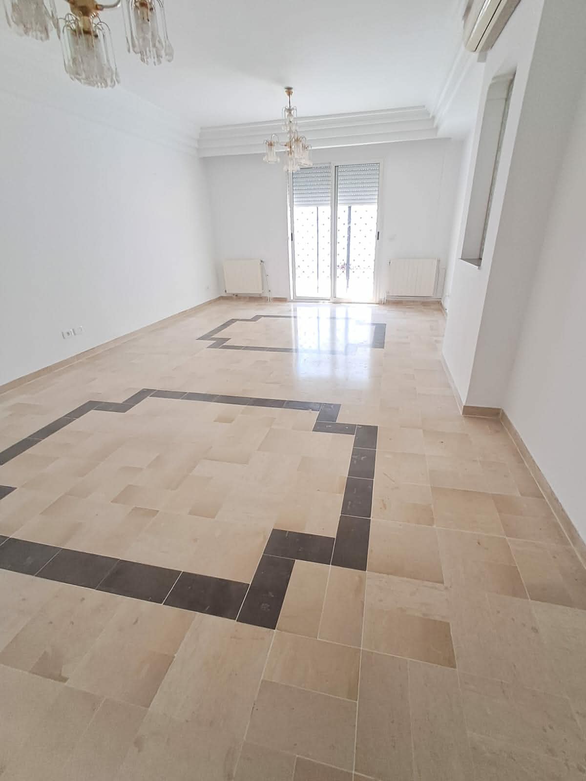 Ariana Ville&nbsp;Cite Ennasr 2&nbsp;Location&nbsp;Appart. 5 pi�ces+&nbsp;Ennasr 2 spacieux appt s4 avec terrasse